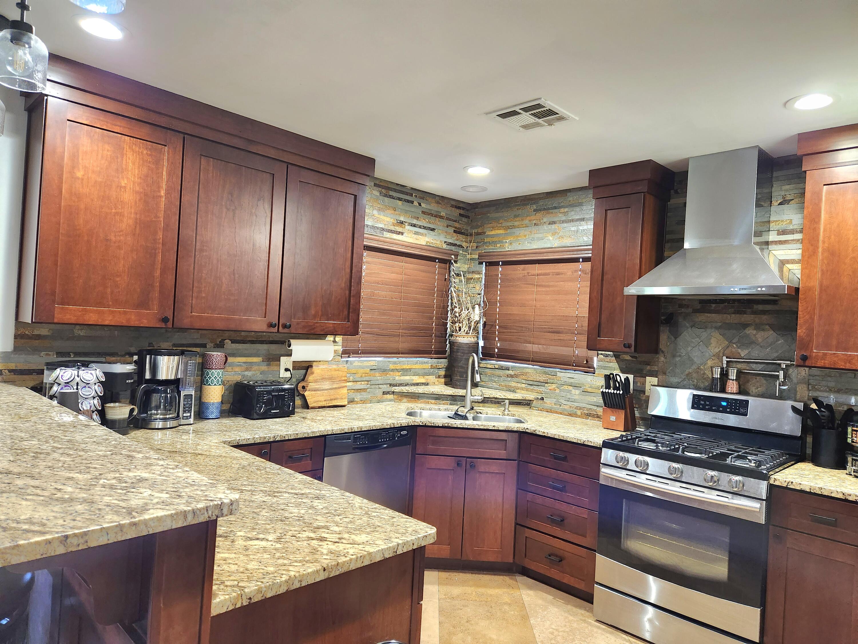 TOQUERVILLE TOWNSITE - Residential