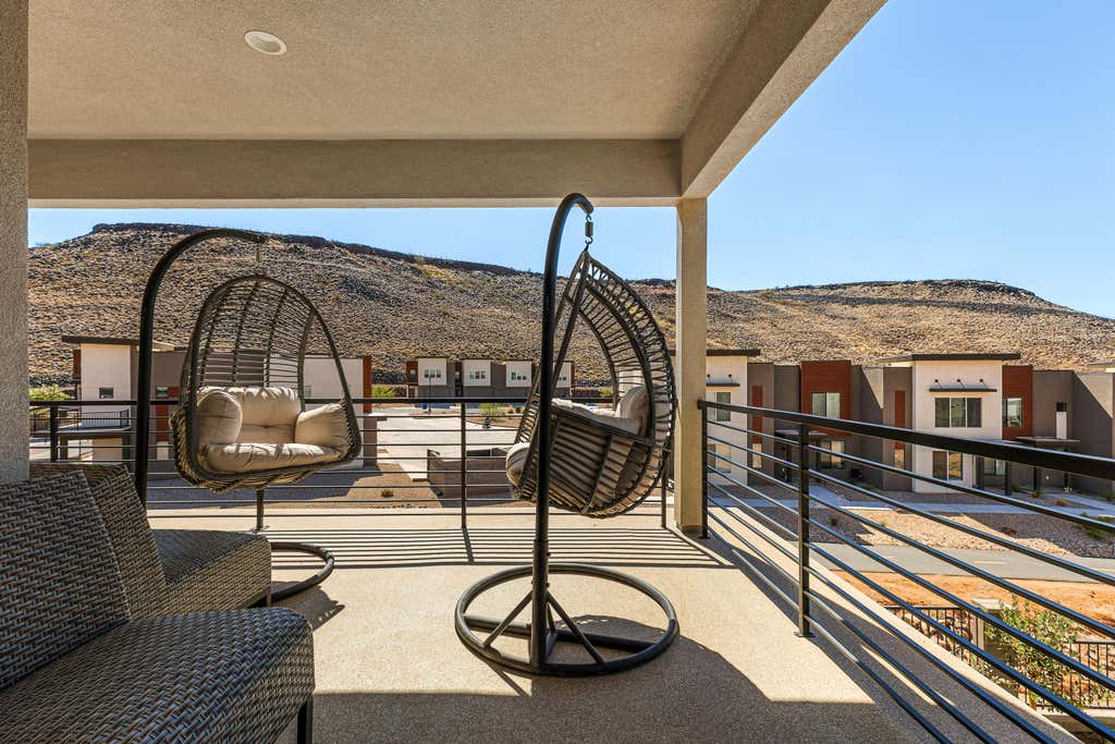 Photo of 839 S WALKER Way, Saint George, UT 84770 (MLS # 26-273097)