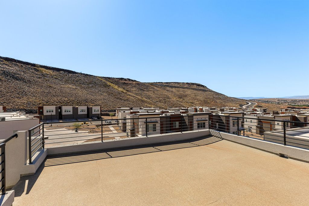 Photo of 839 S WALKER Way, Saint George, UT 84770 (MLS # 26-273097)