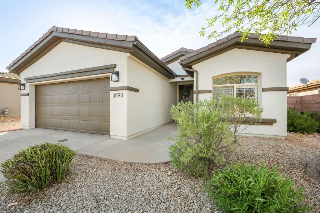 Photo of 3593 E SWEETWATER SPRINGS DR, Washington, UT 84780 (MLS # 26-273720)