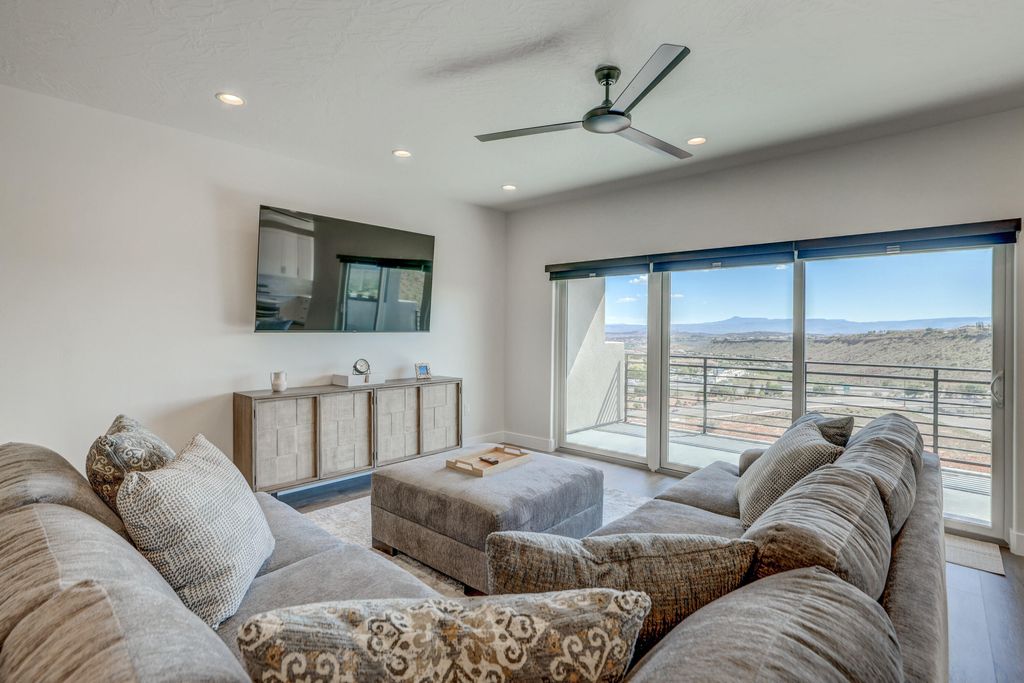 Photo of 840 N Twin Lakes DR 404 #404, Saint George, UT 84770 (MLS # 26-271445)