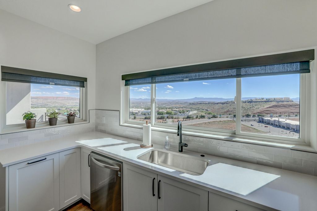 Photo of 840 N Twin Lakes DR 404 #404, Saint George, UT 84770 (MLS # 26-271445)