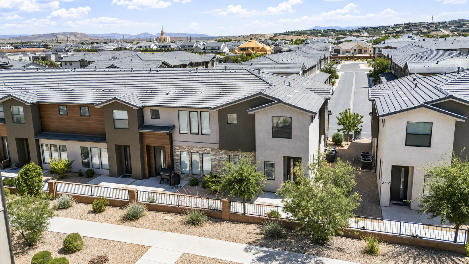 WOODLAND TOWNHOMES - Residential