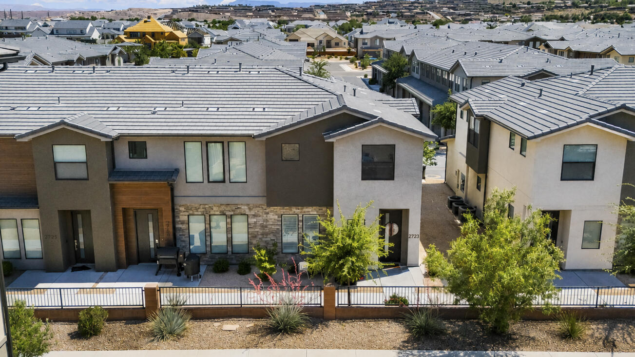 WOODLAND TOWNHOMES - Residential