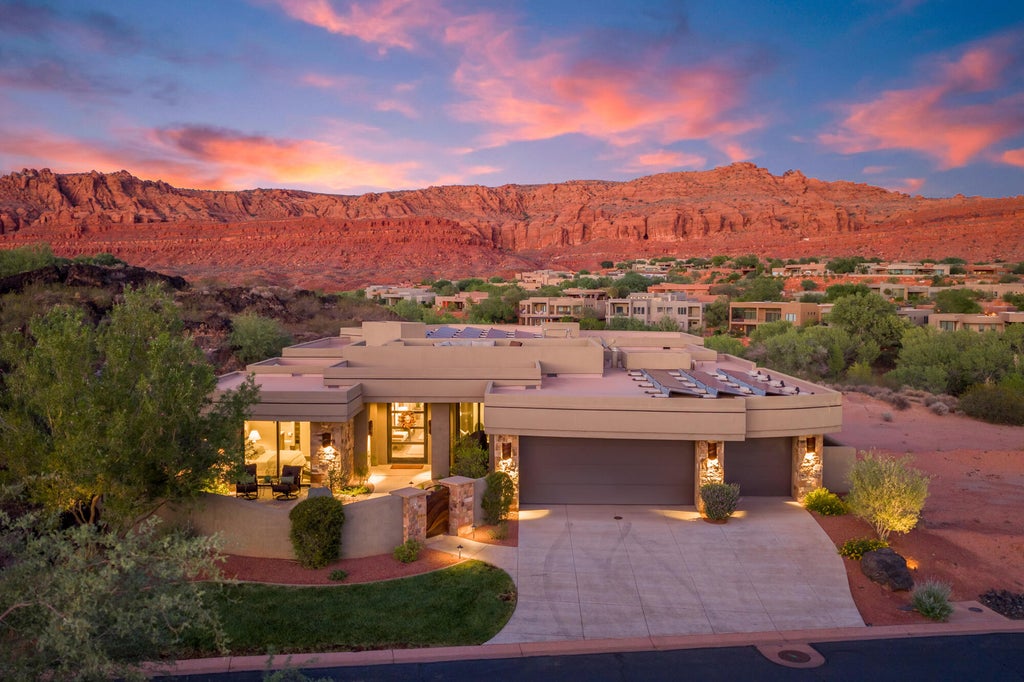 Photo of 29 E Split Rock E 29 #29, Ivins, UT 84738 (MLS # 26-277015)