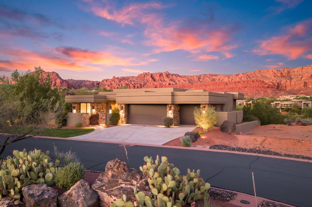 Photo of 29 E Split Rock E 29 #29, Ivins, UT 84738 (MLS # 26-277015)