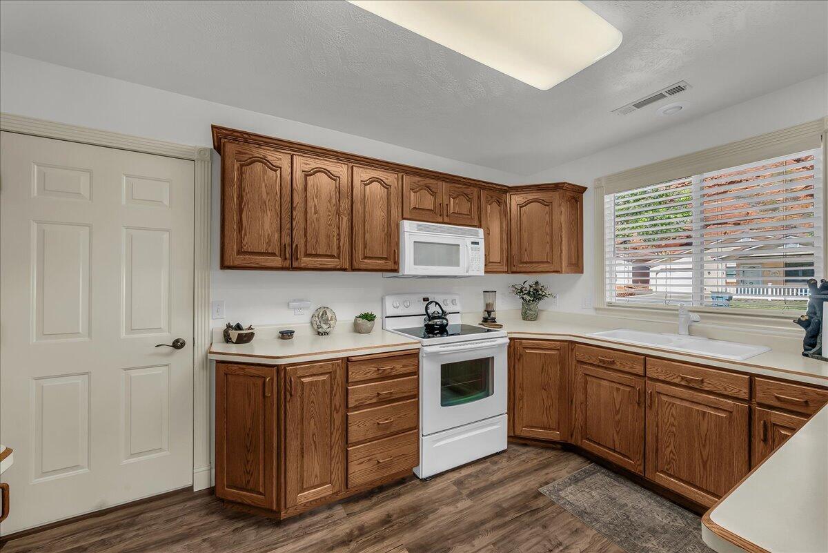 CANYON COVE LEISURE HOME COMMUNITY - Residential