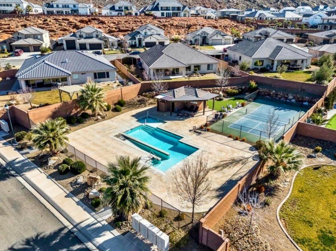 ELMWOOD ESTATES - Residential