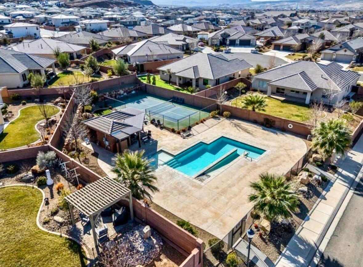 ELMWOOD ESTATES - Residential