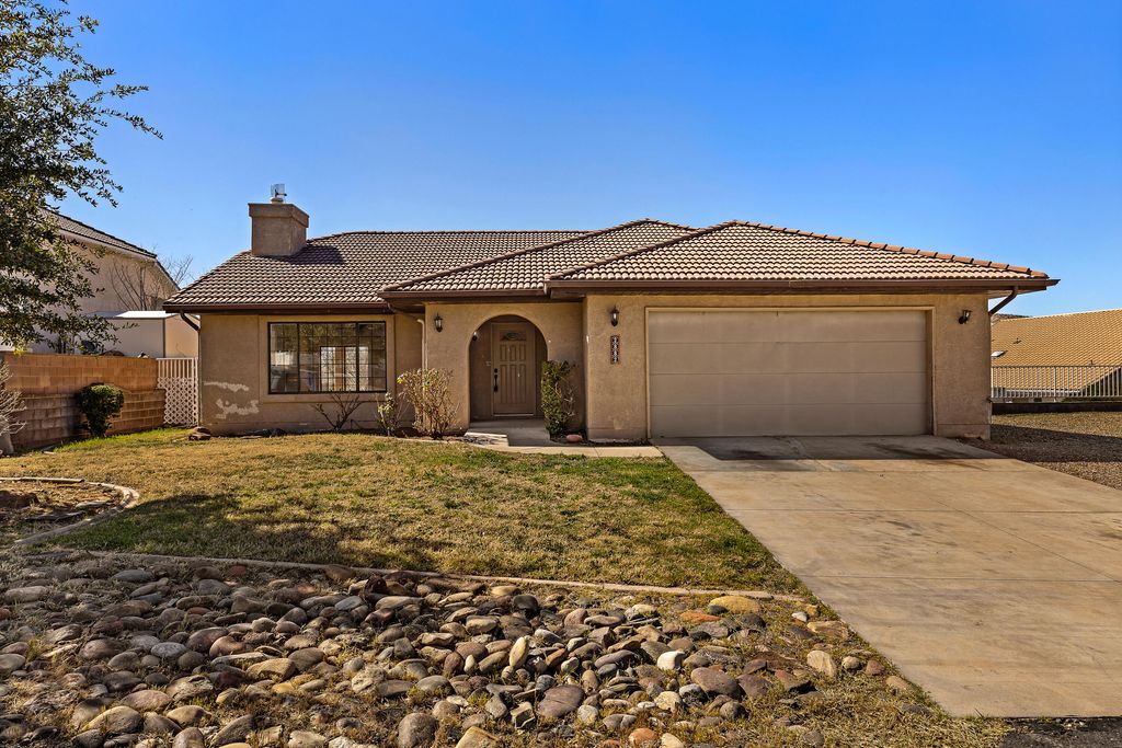 Photo of 2882 S Ebony CIR, Saint George, UT 84790 (MLS # 26-269922)