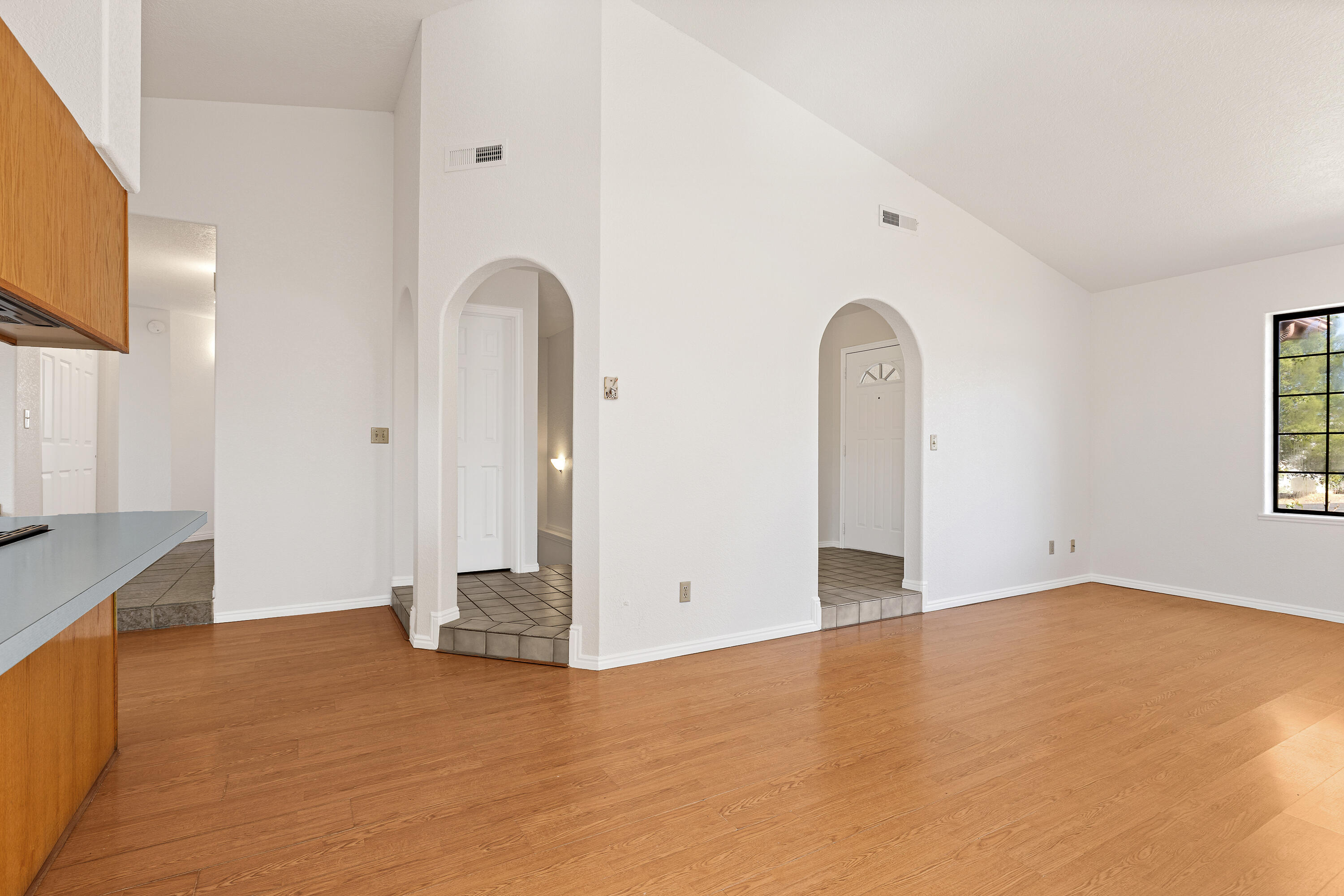 BLOOMINGTON HILLS - Residential