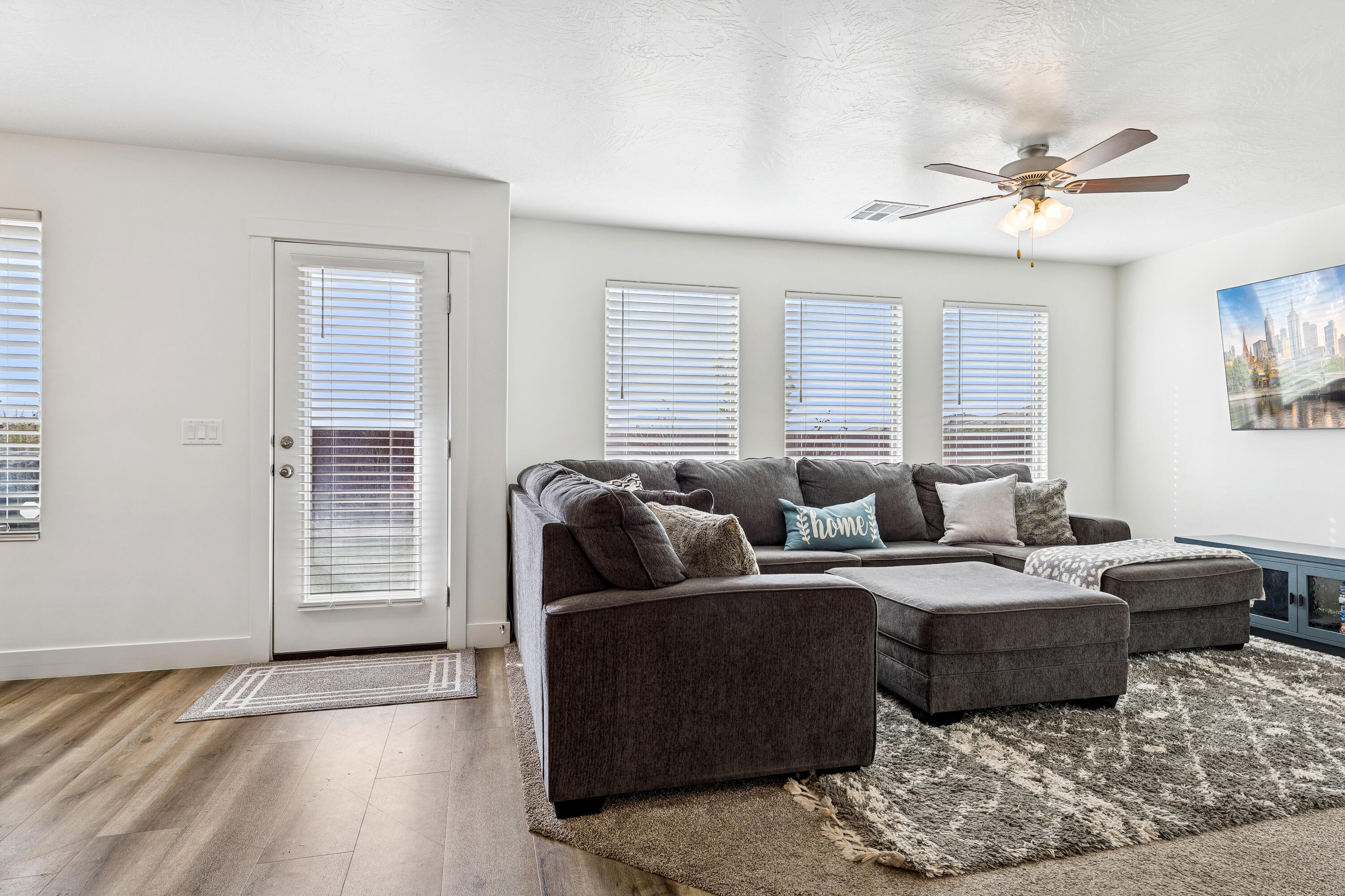 DESERT HOLLOW - Residential