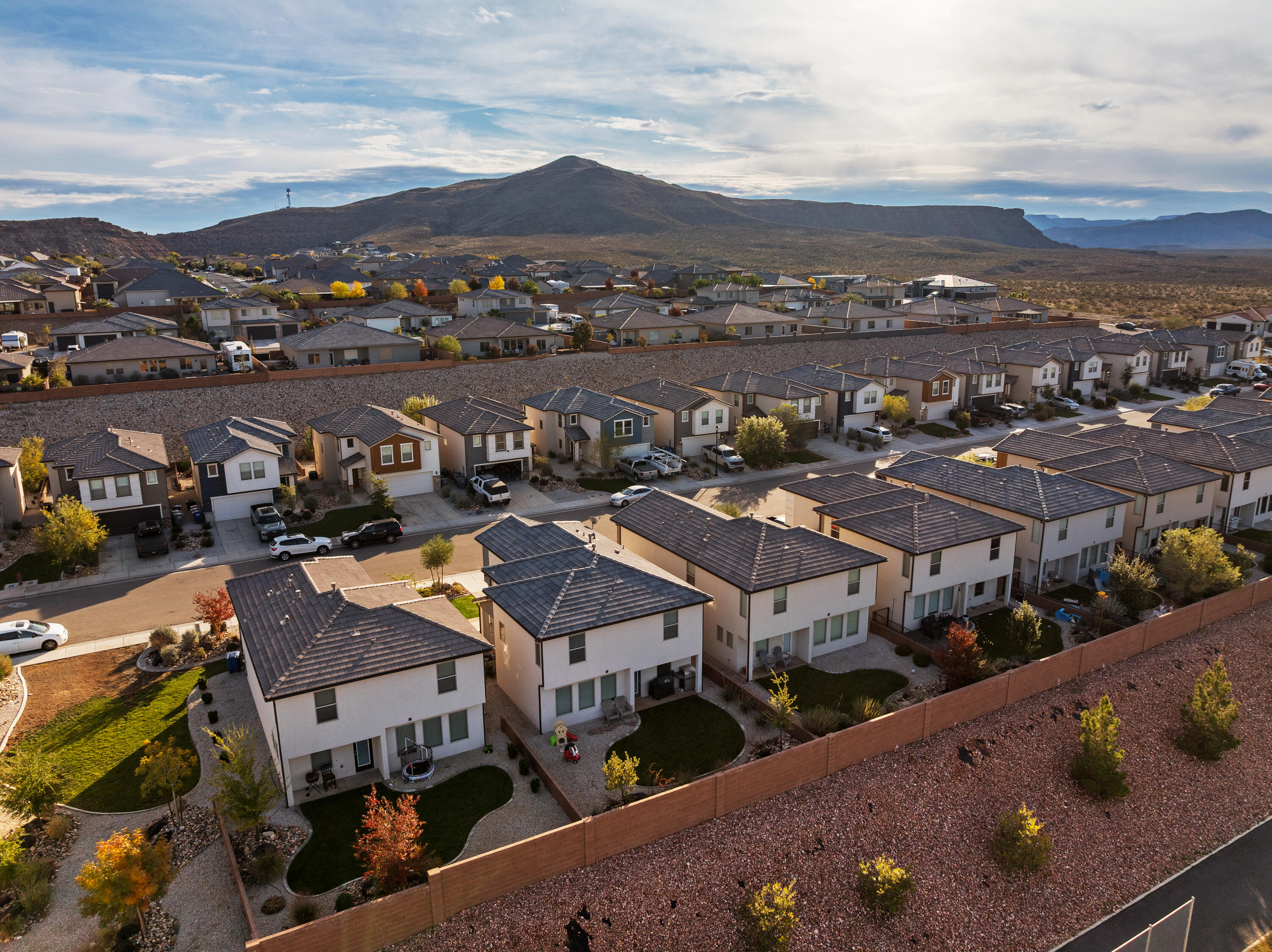 DESERT HOLLOW - Residential