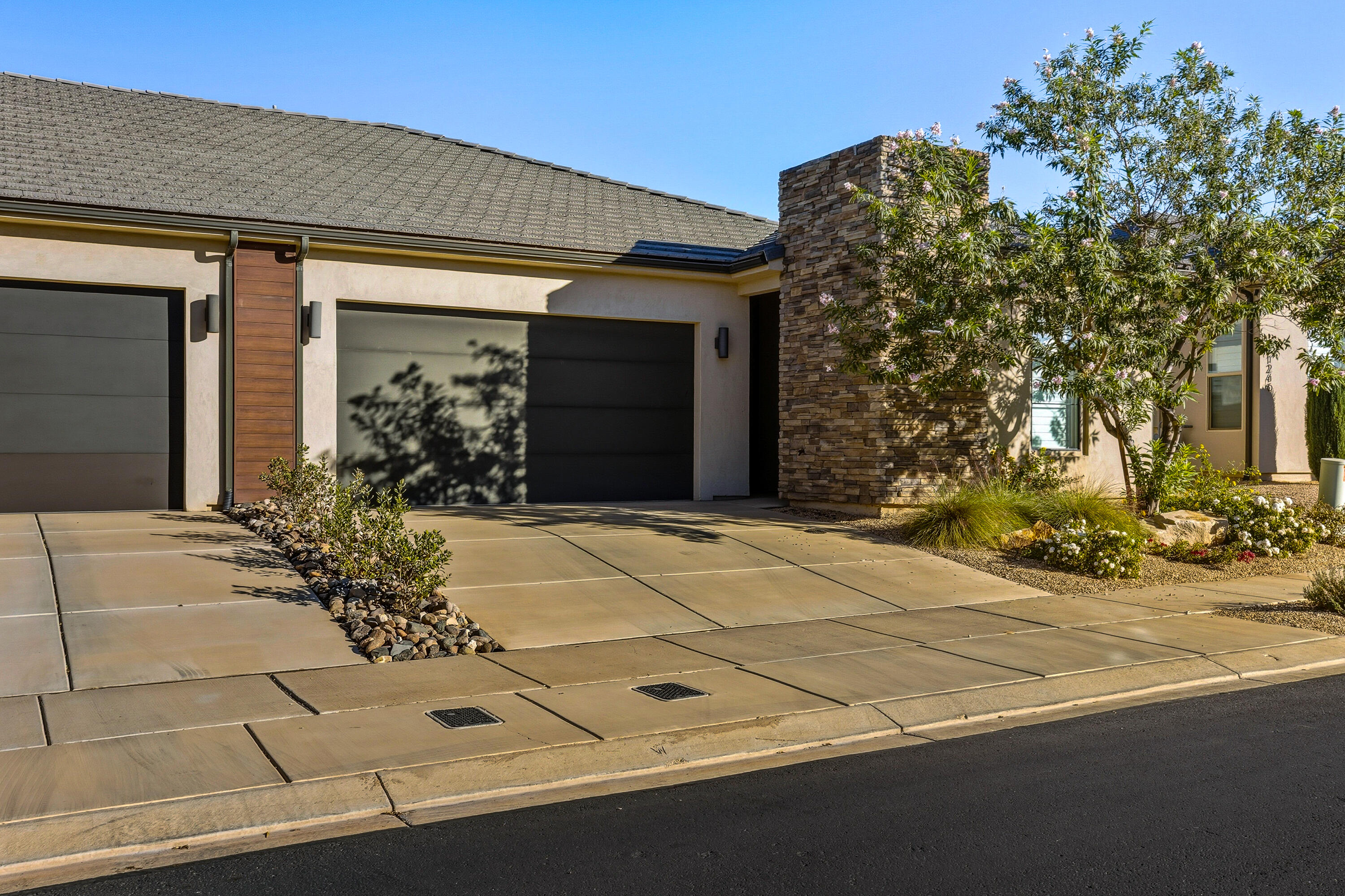 VILLAS AT SUN RIVER - Residential