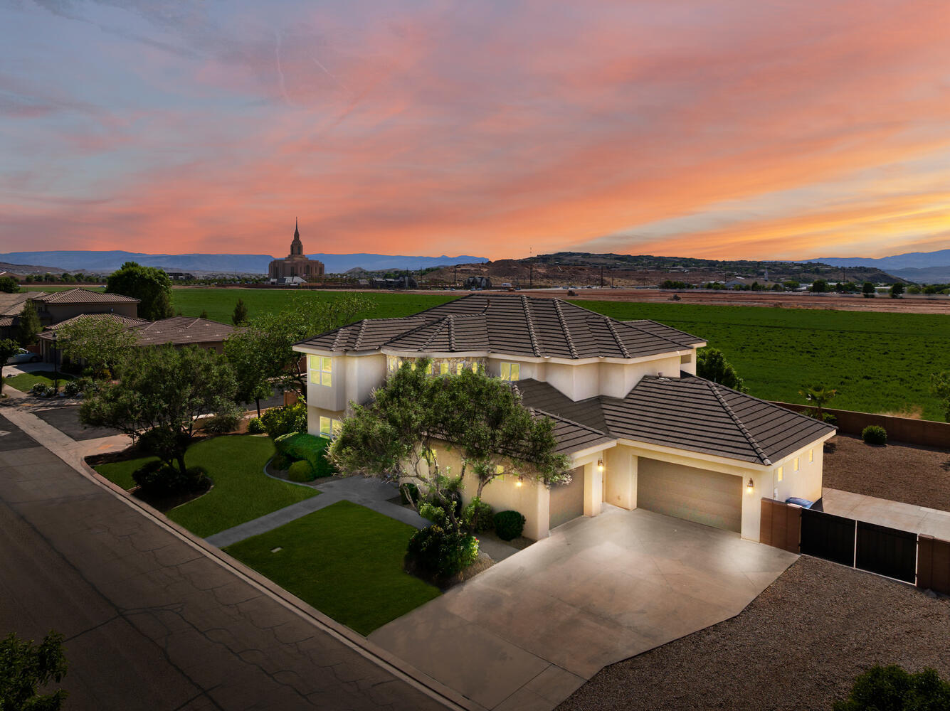 DAYBREAK PARK - Residential