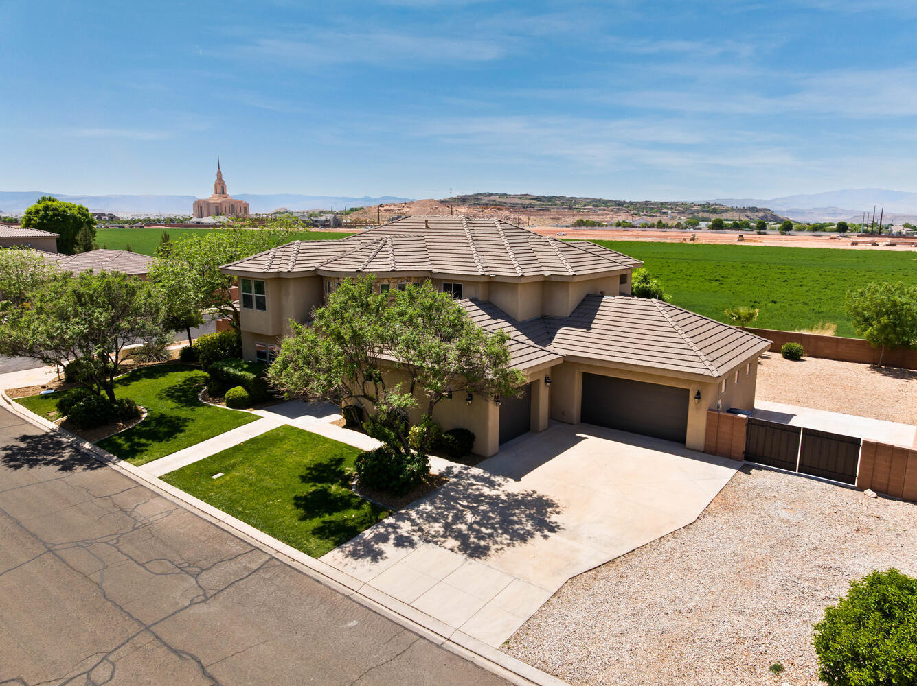 DAYBREAK PARK - Residential