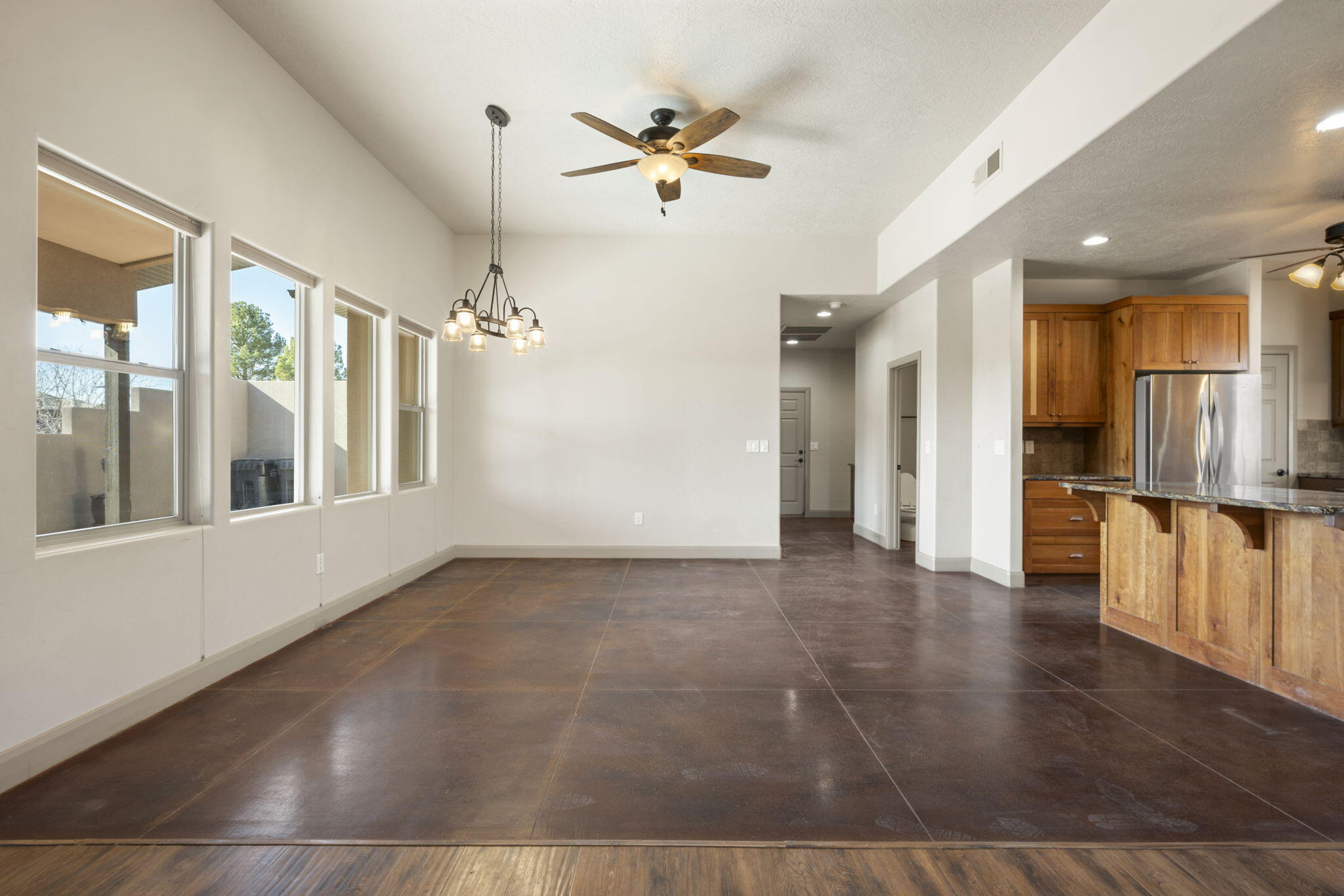 ROCKY BLUFFS - Residential