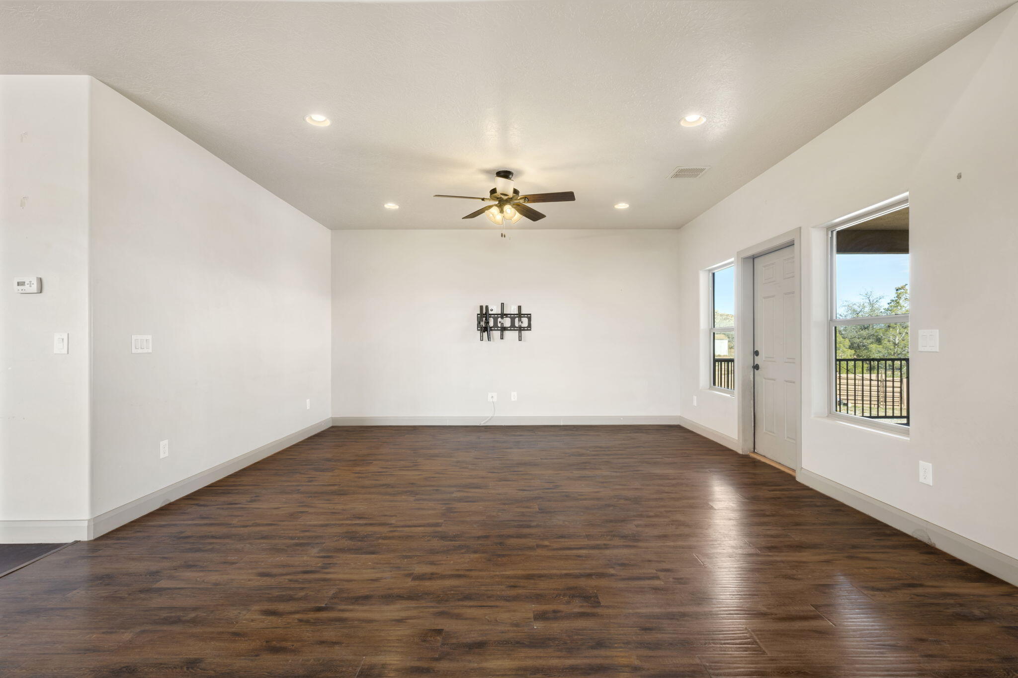 ROCKY BLUFFS - Residential