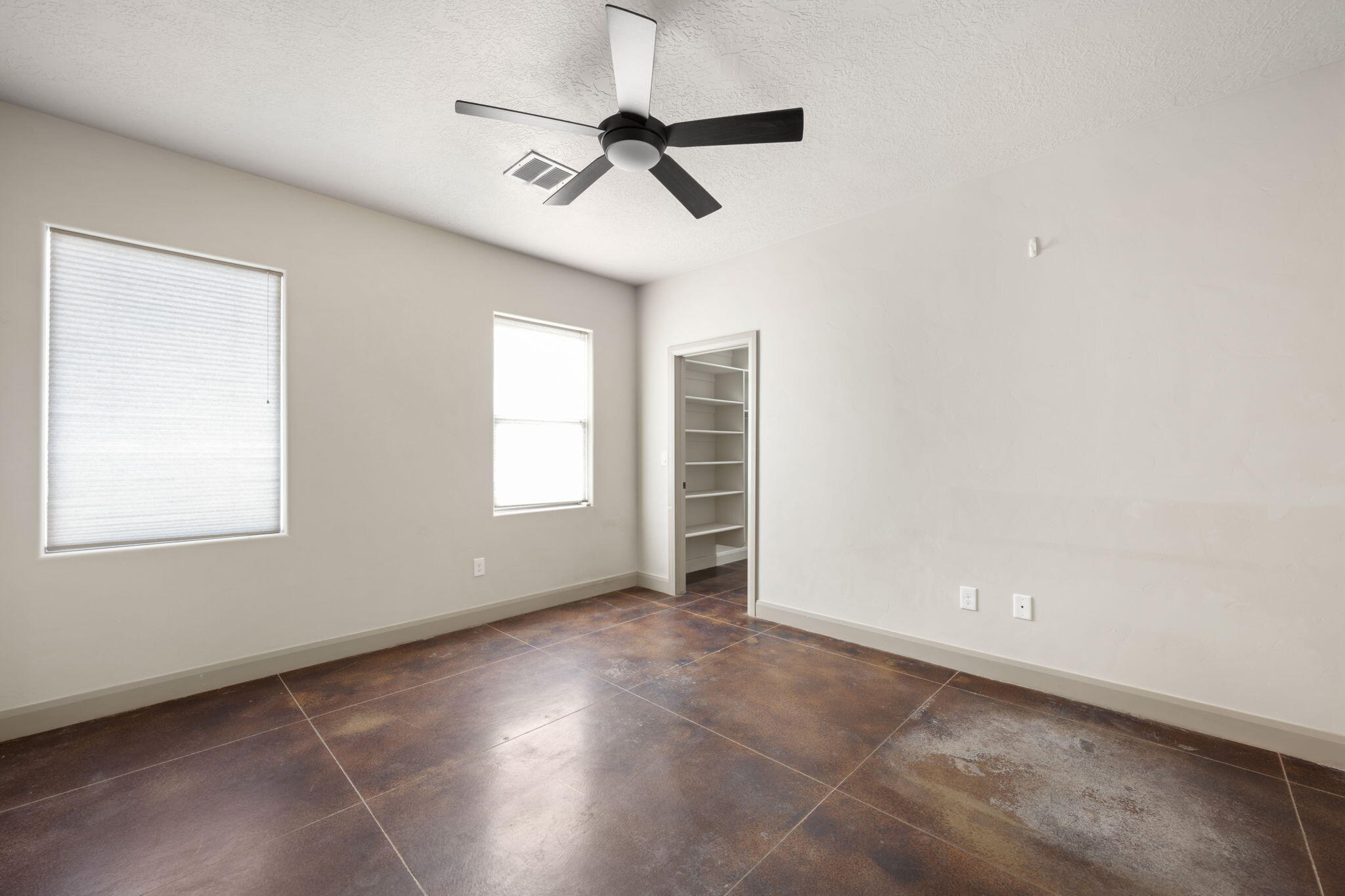 ROCKY BLUFFS - Residential