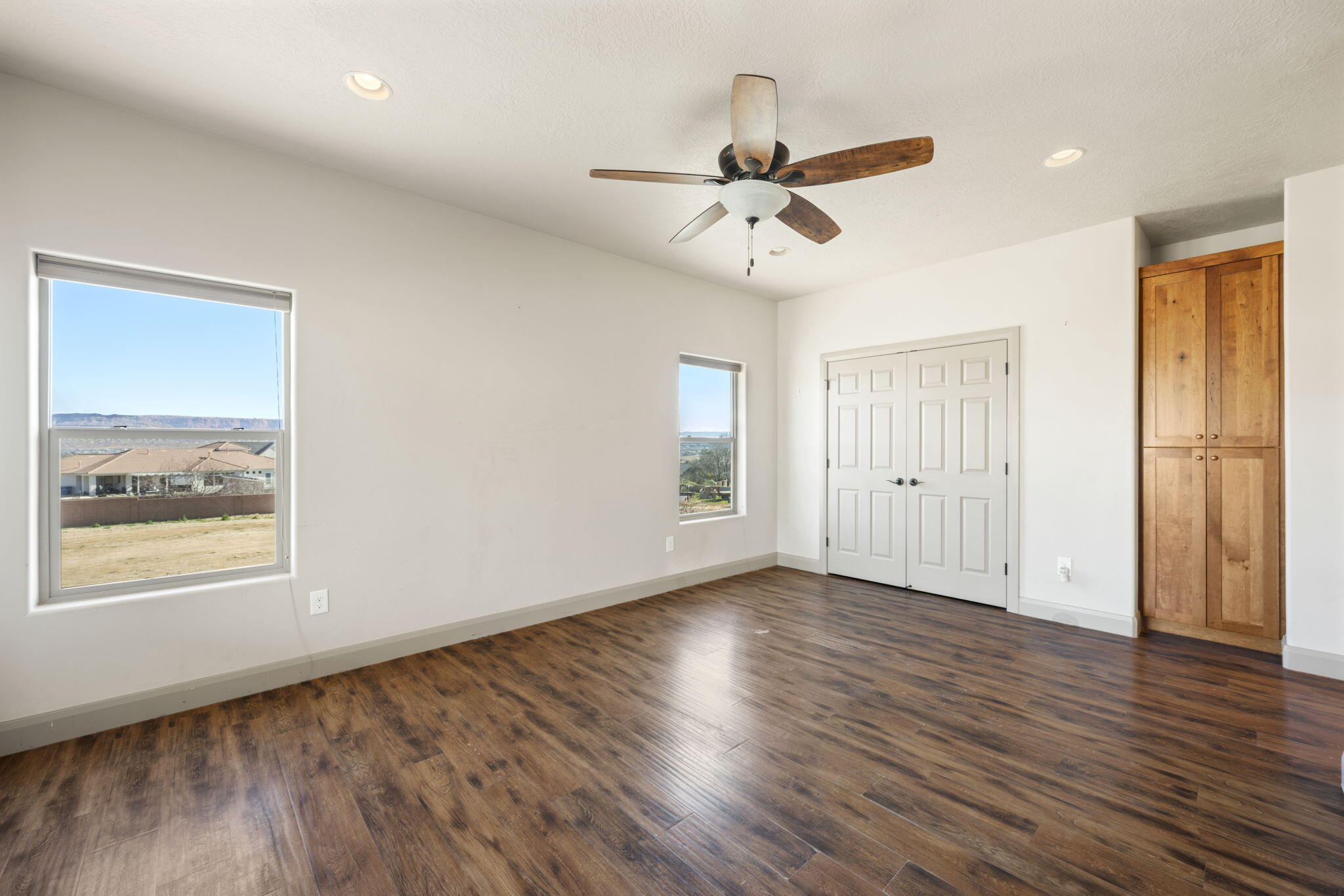 ROCKY BLUFFS - Residential