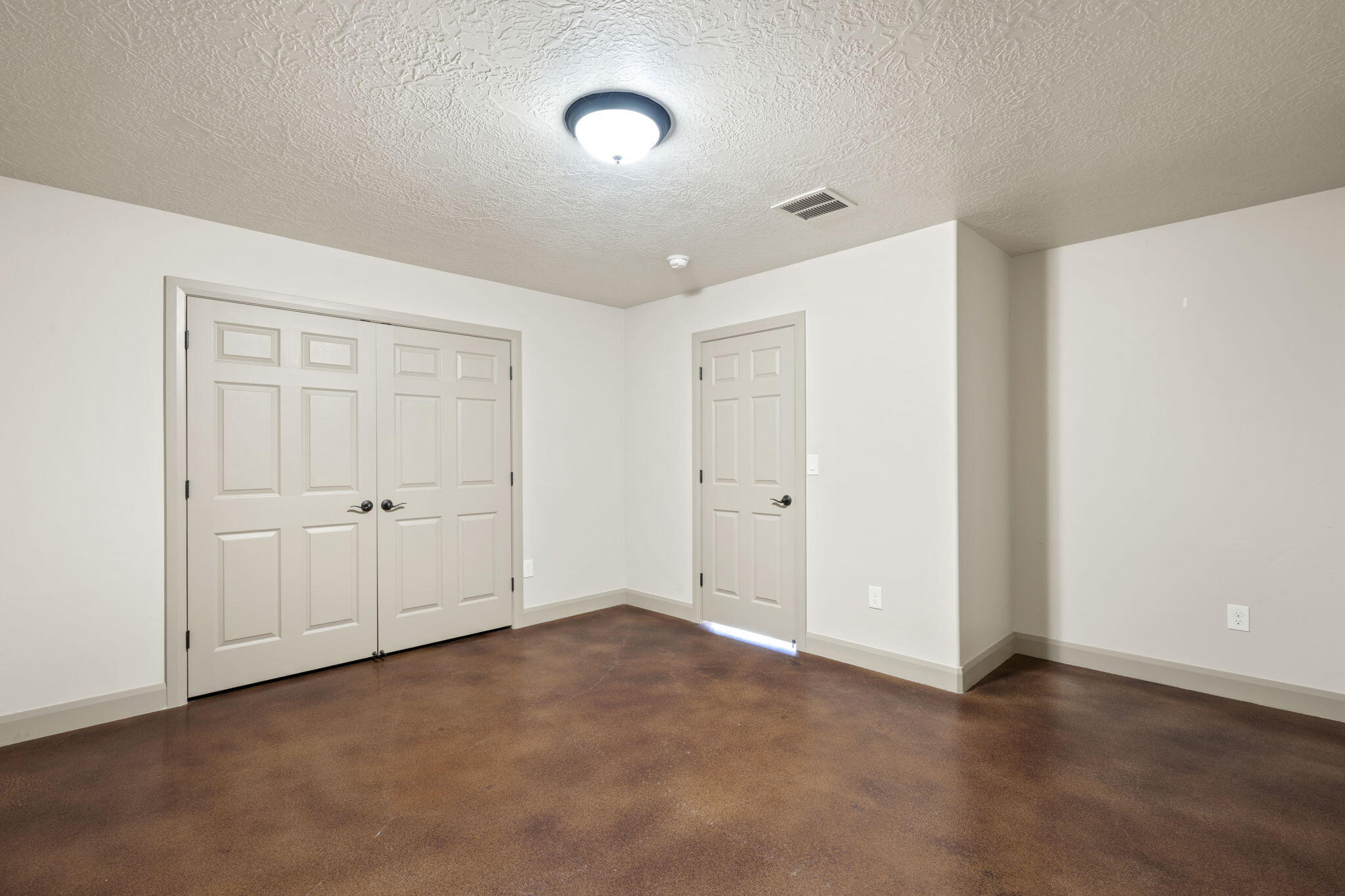 ROCKY BLUFFS - Residential