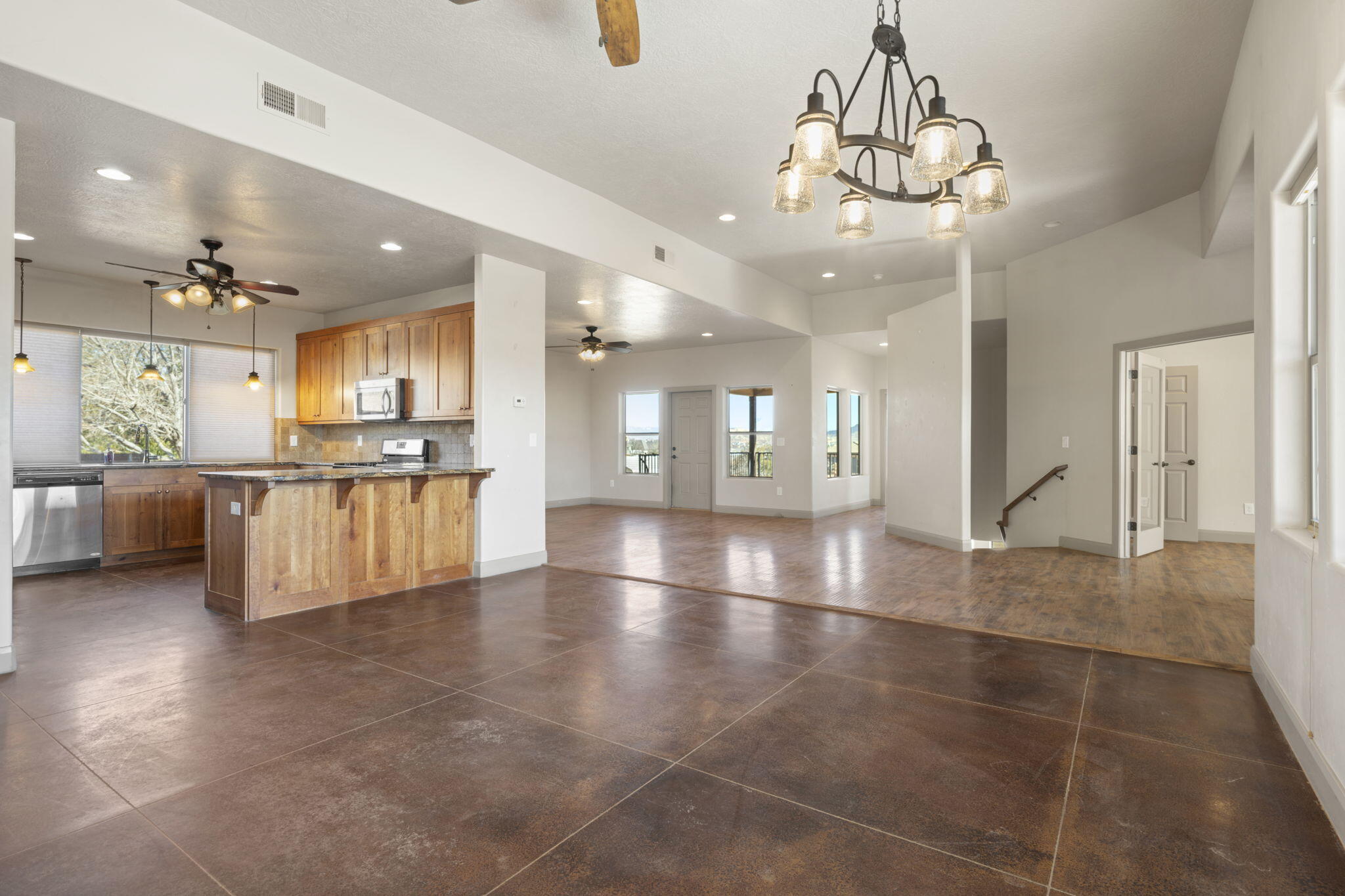 ROCKY BLUFFS - Residential