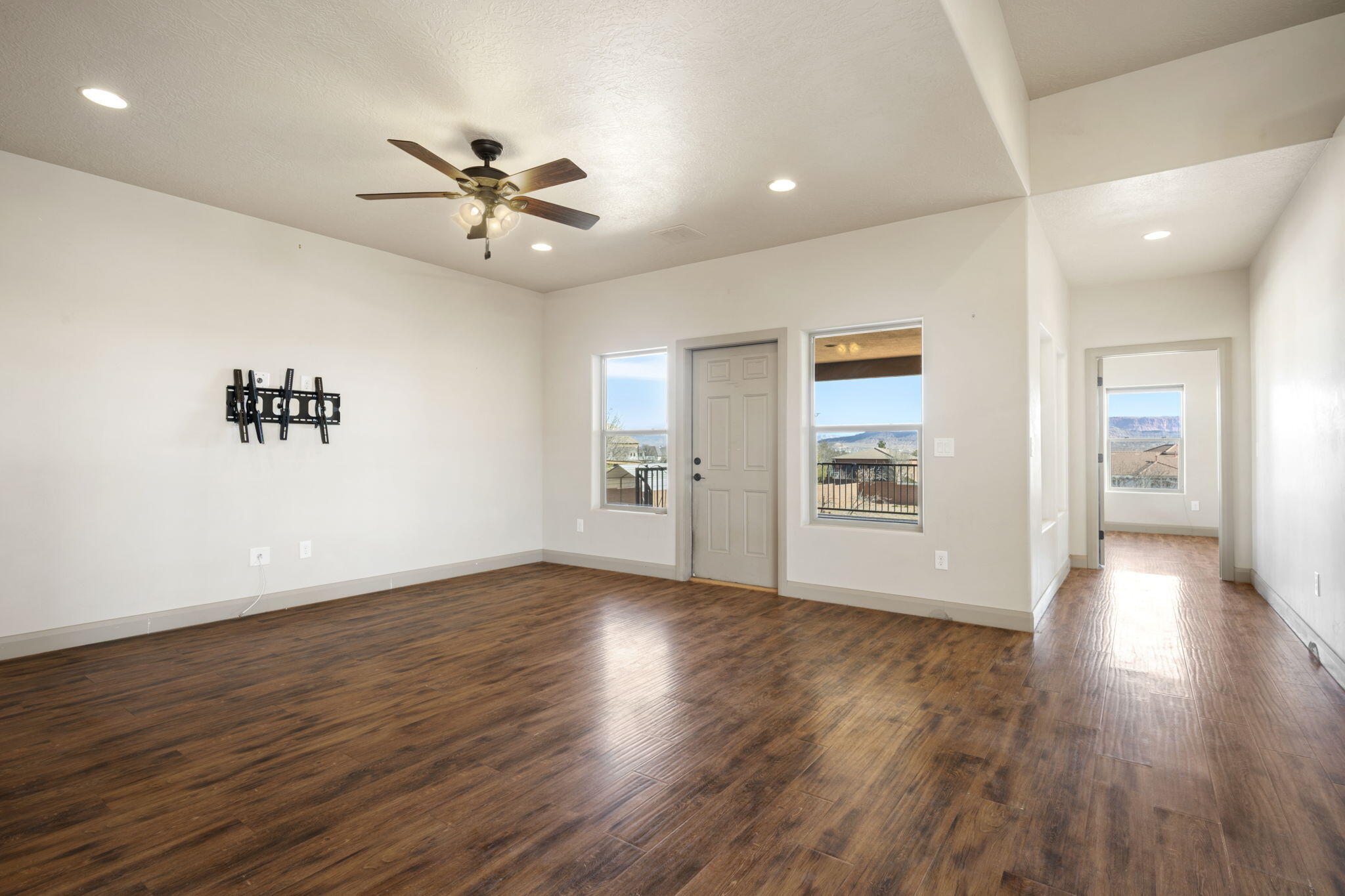 ROCKY BLUFFS - Residential