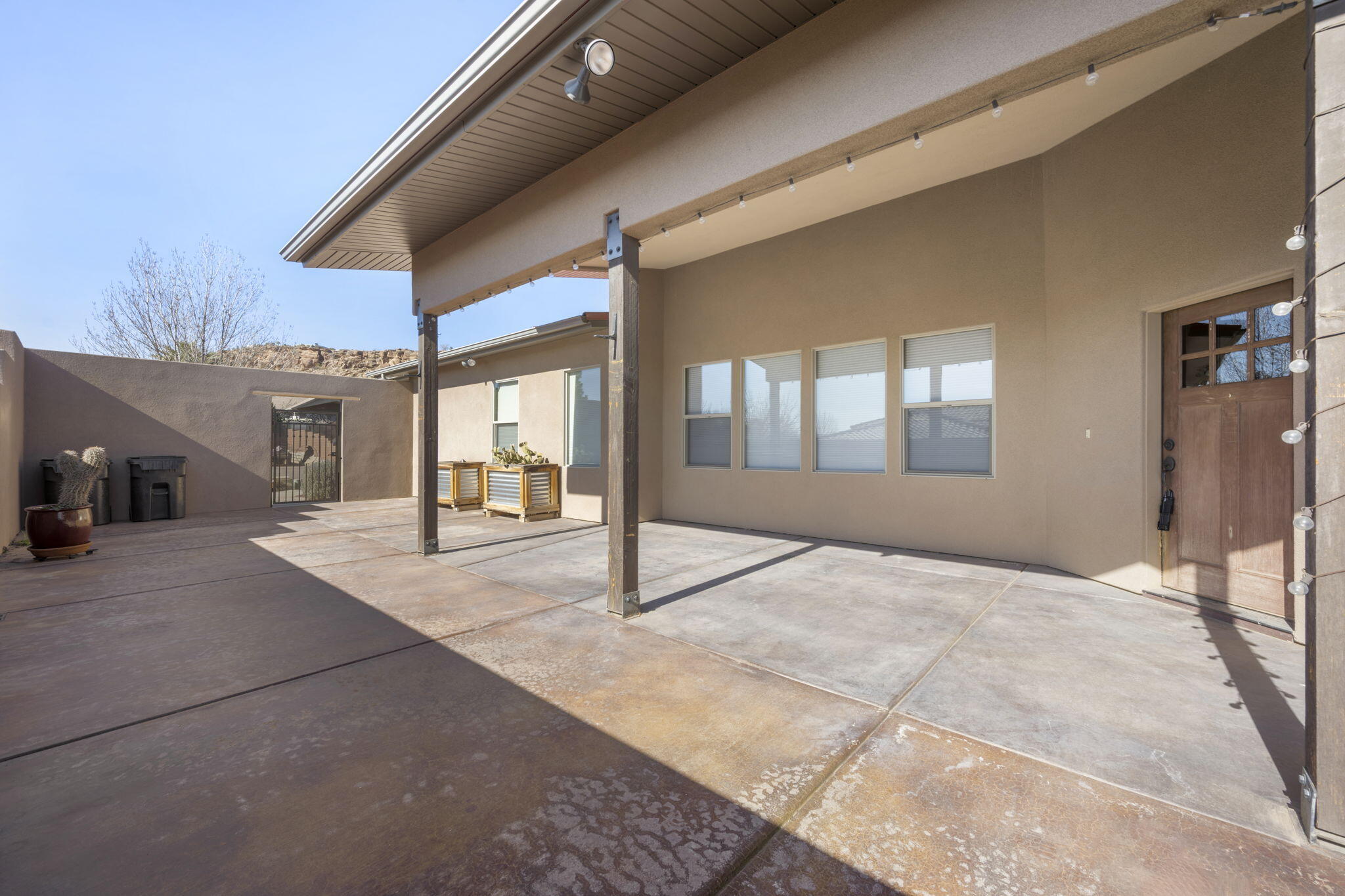 ROCKY BLUFFS - Residential