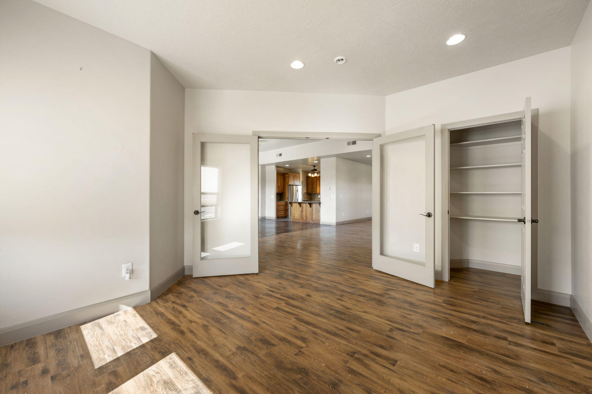 ROCKY BLUFFS - Residential