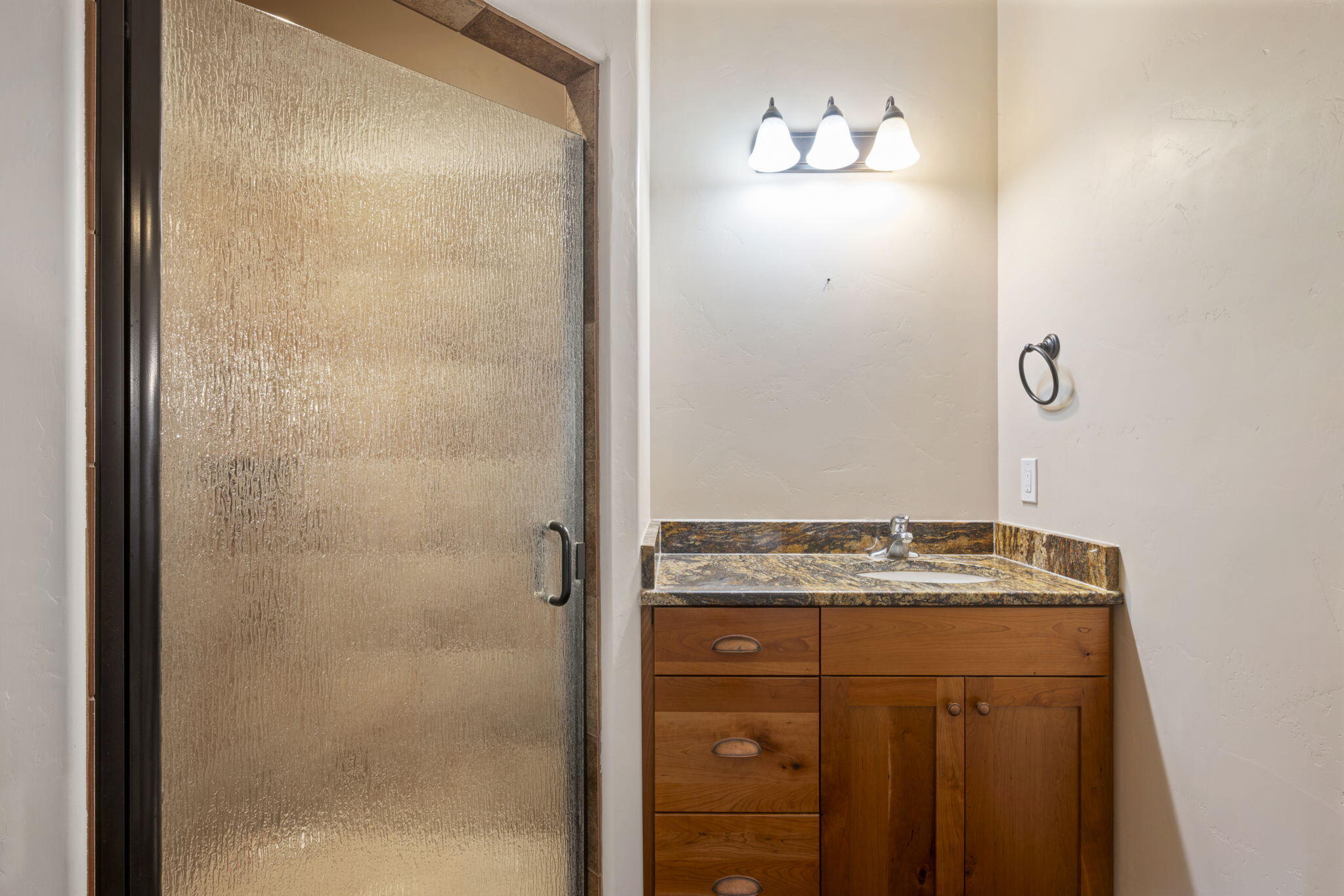 ROCKY BLUFFS - Residential