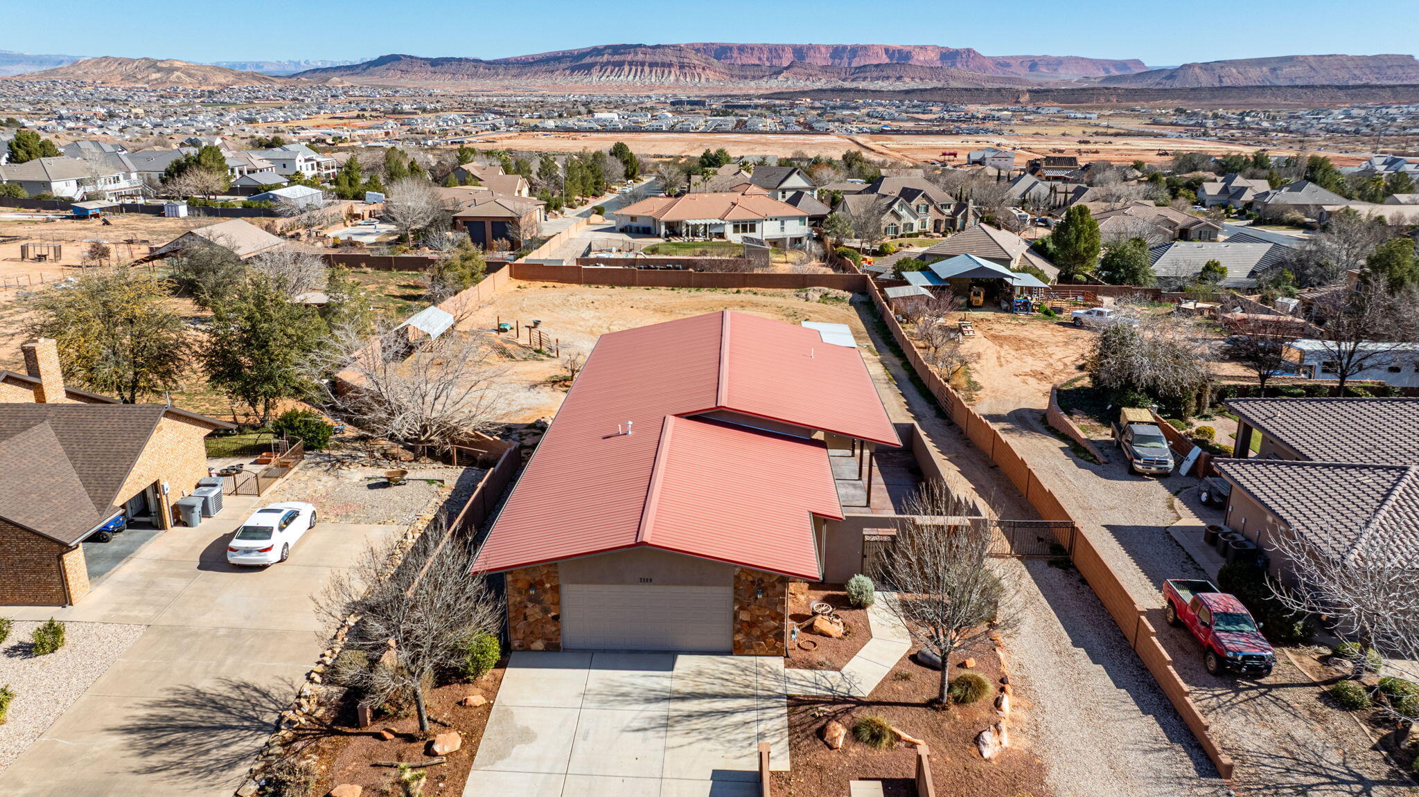 ROCKY BLUFFS - Residential