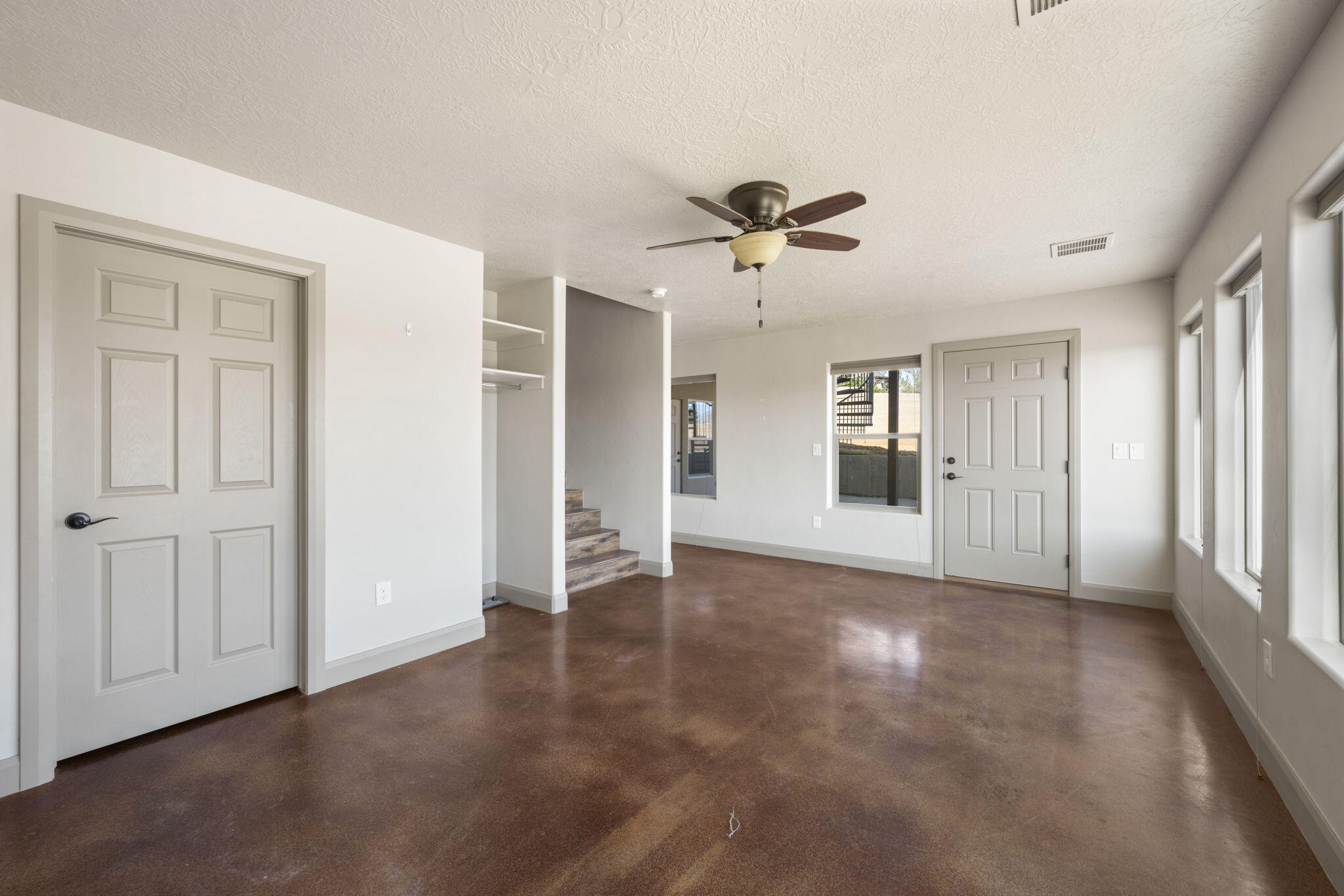 ROCKY BLUFFS - Residential