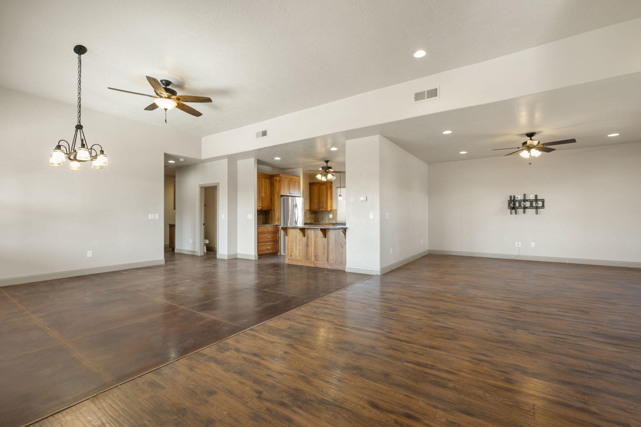 ROCKY BLUFFS - Residential