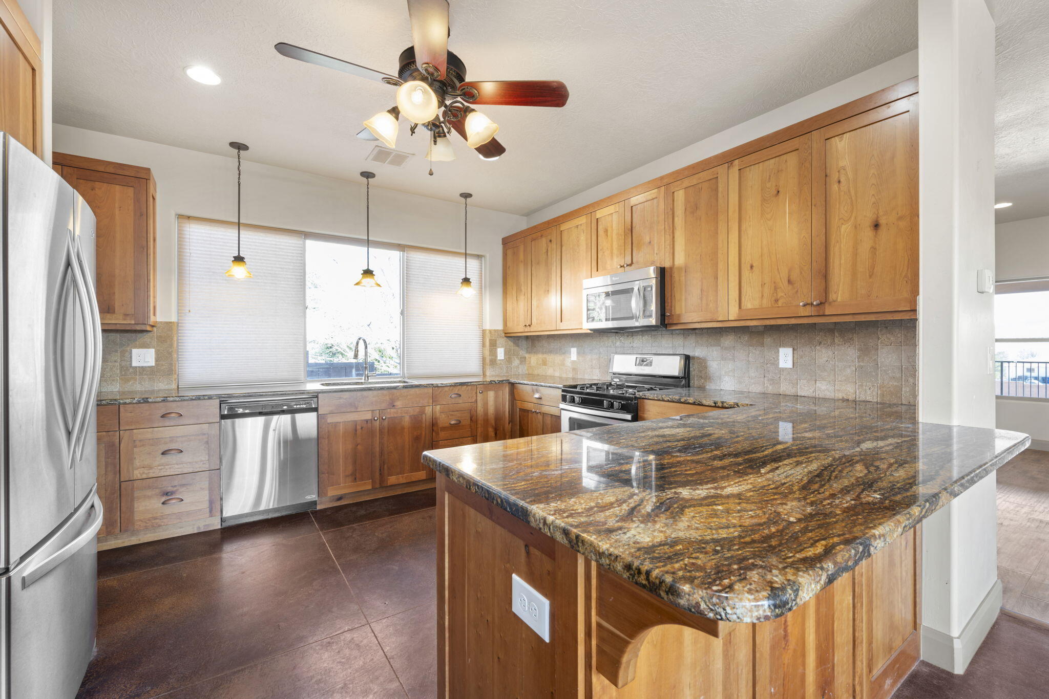 ROCKY BLUFFS - Residential