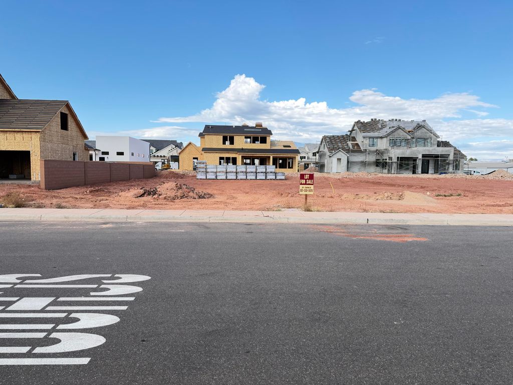 Photo of 2220 ST S, Saint George, UT 84790 (MLS # 25-266266)
