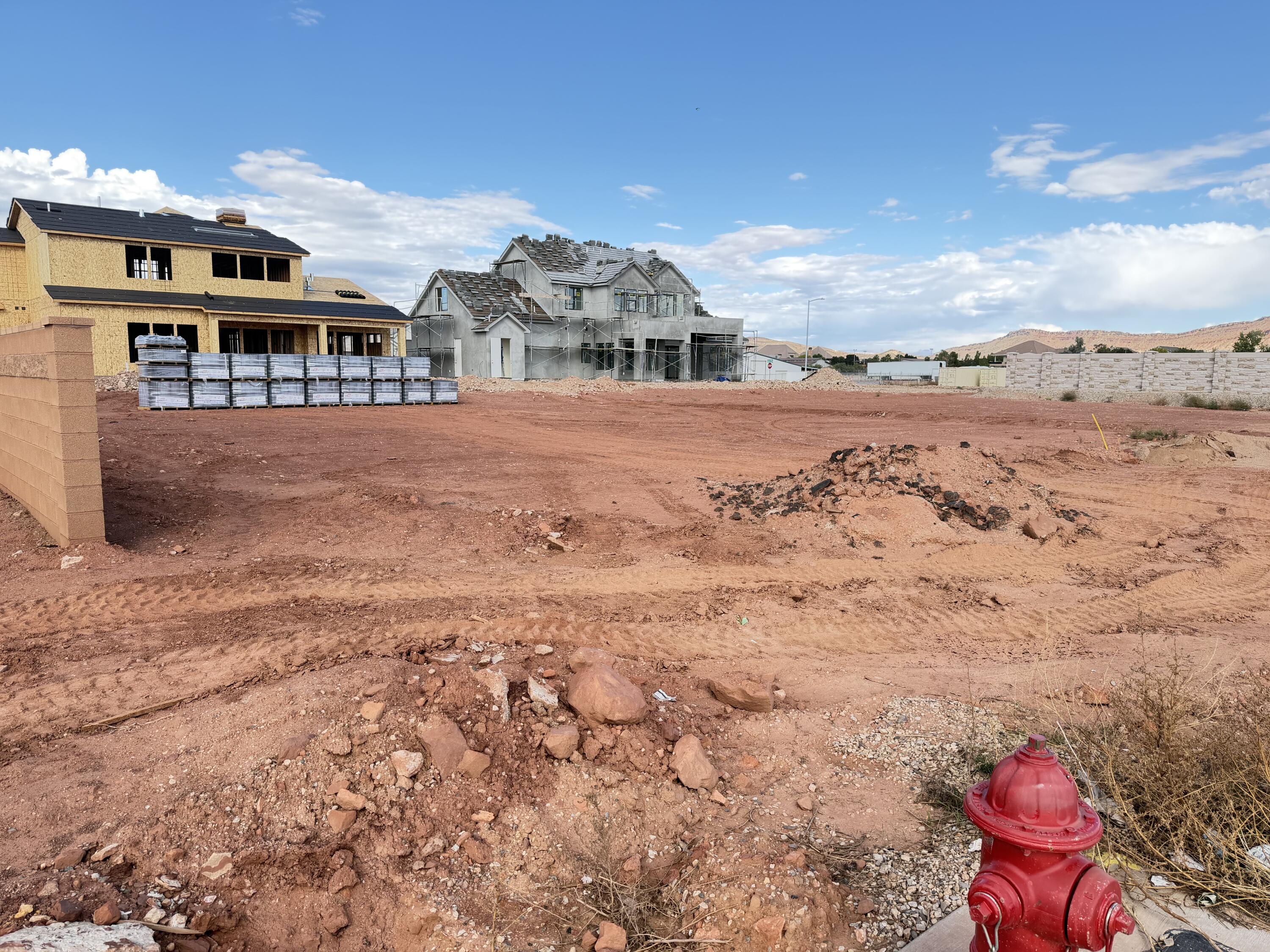 CRIMSON VISTAS - Land