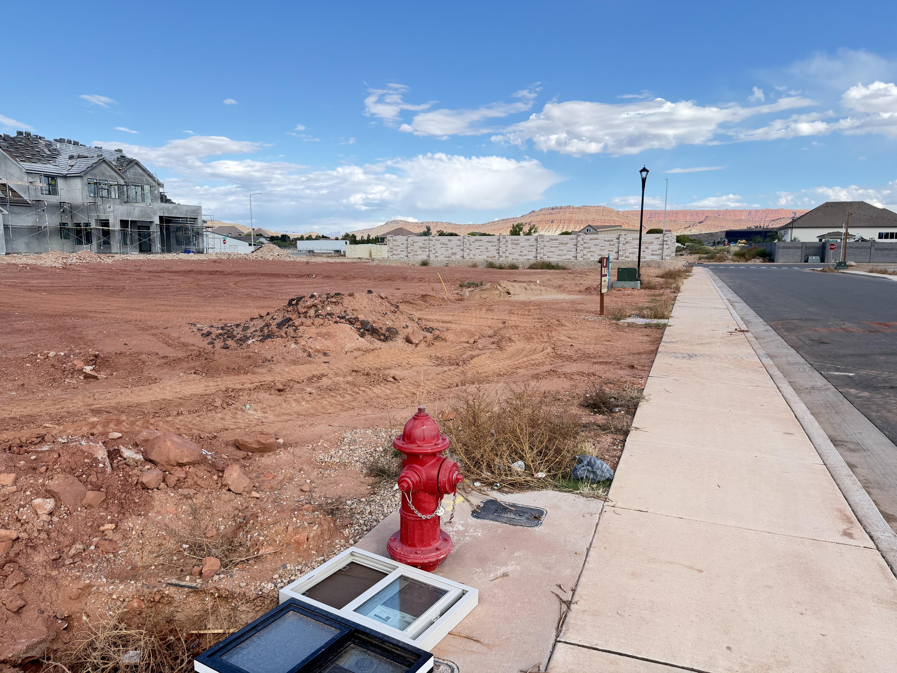 CRIMSON VISTAS - Land