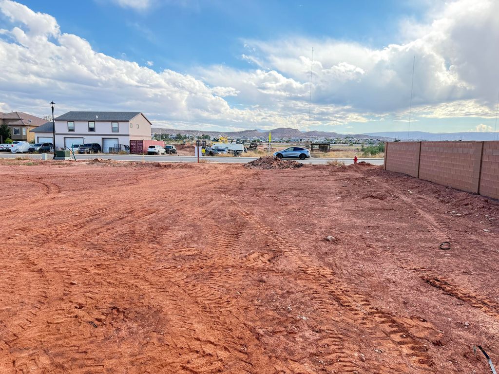 Photo of 2220 ST S, Saint George, UT 84790 (MLS # 25-266266)