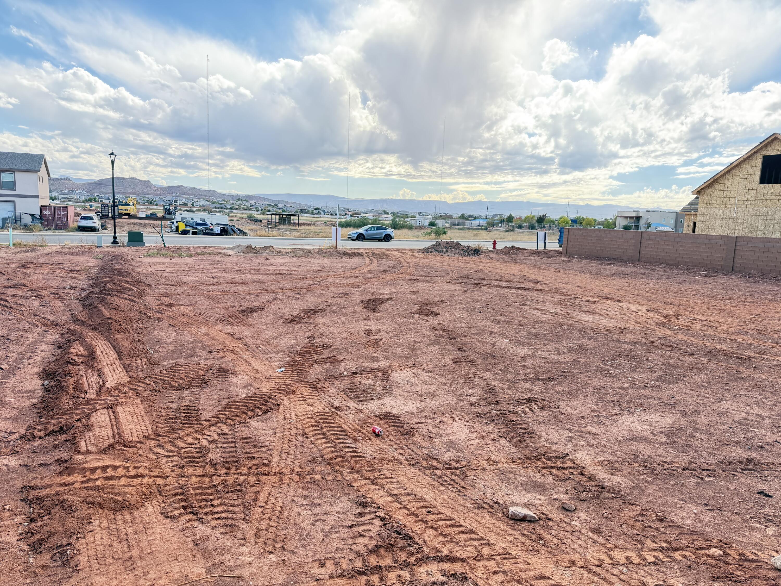 CRIMSON VISTAS - Land