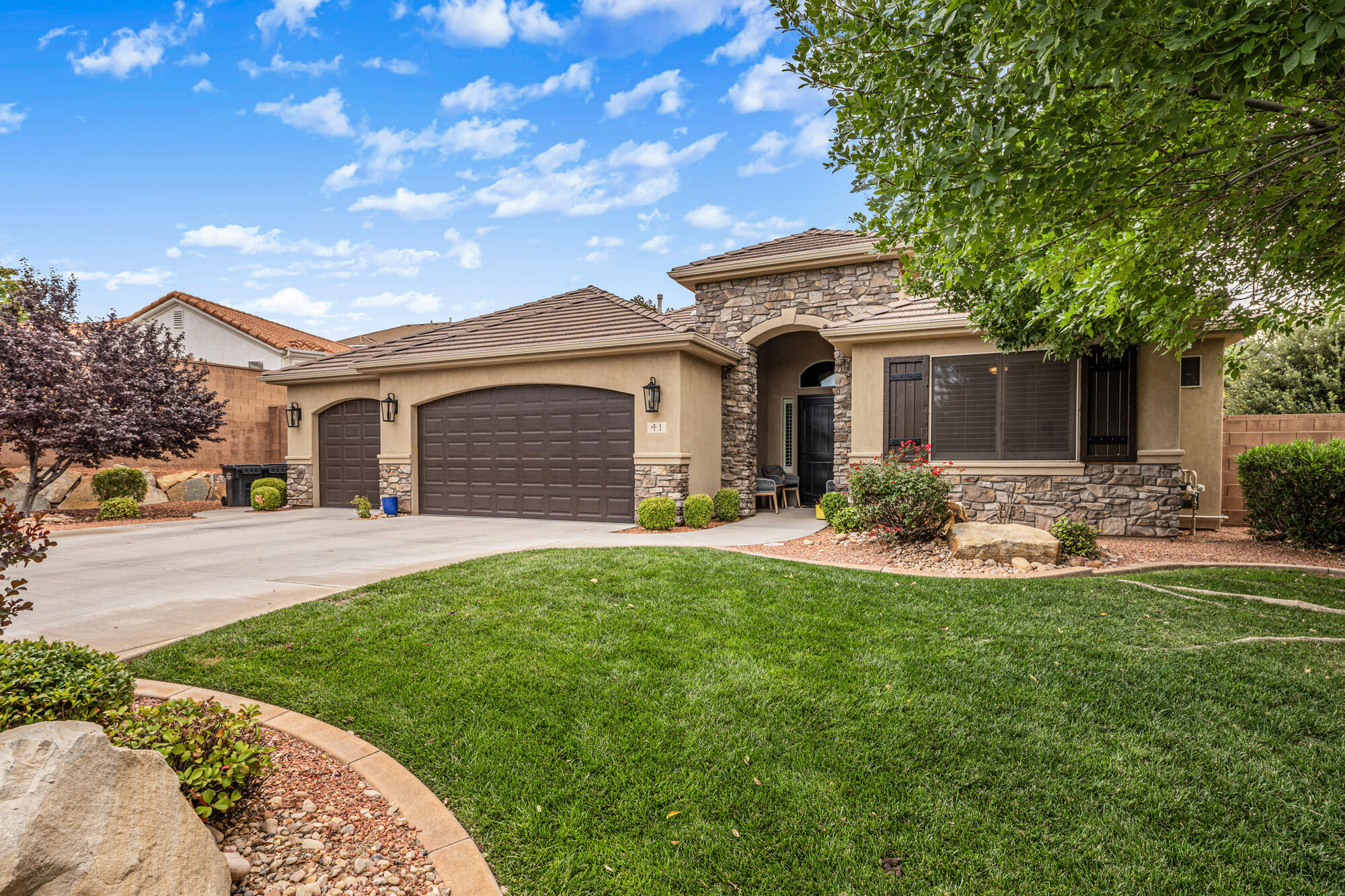 AVALLON AT MEADOWOOD - Residential