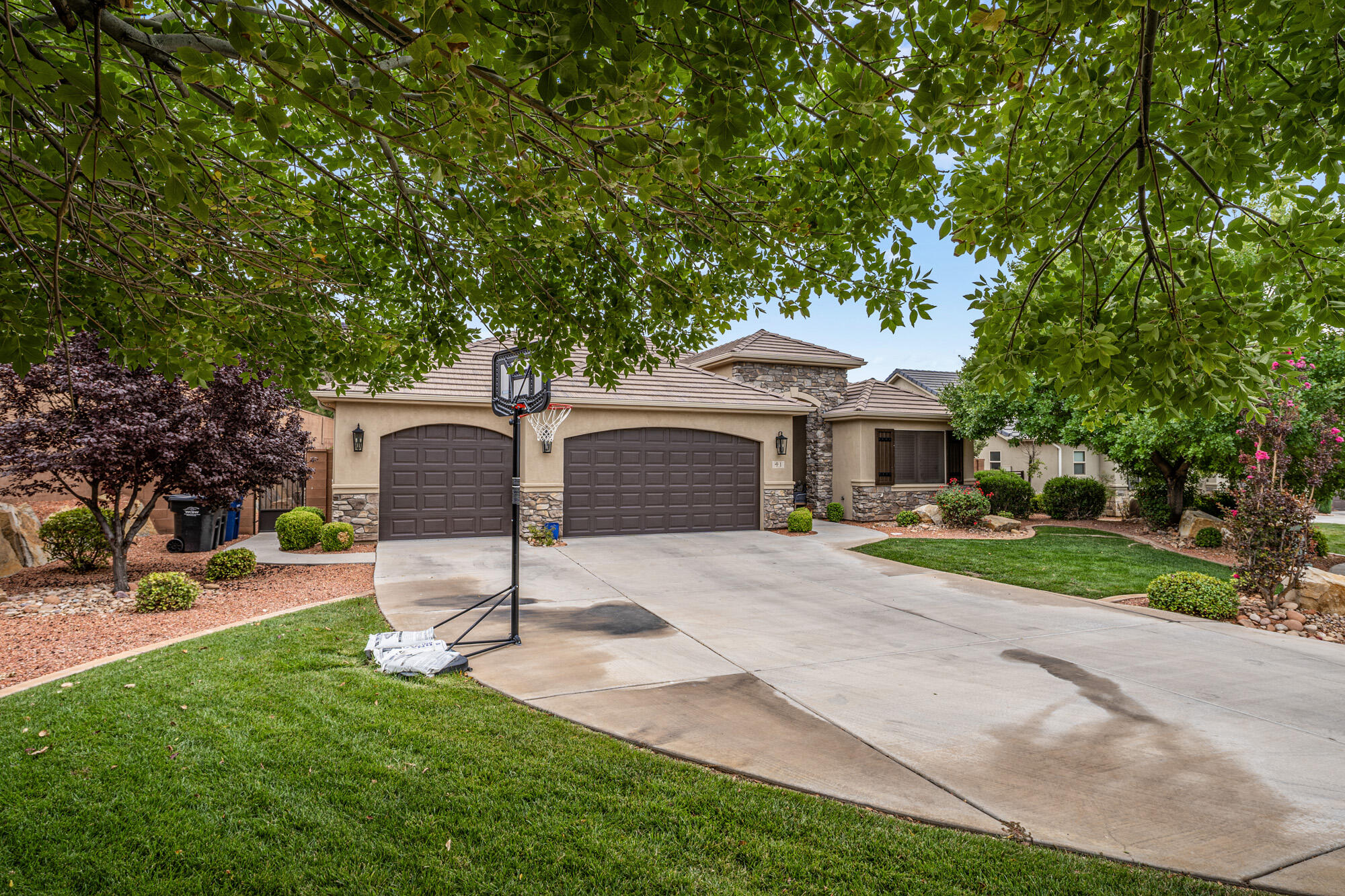 AVALLON AT MEADOWOOD - Residential