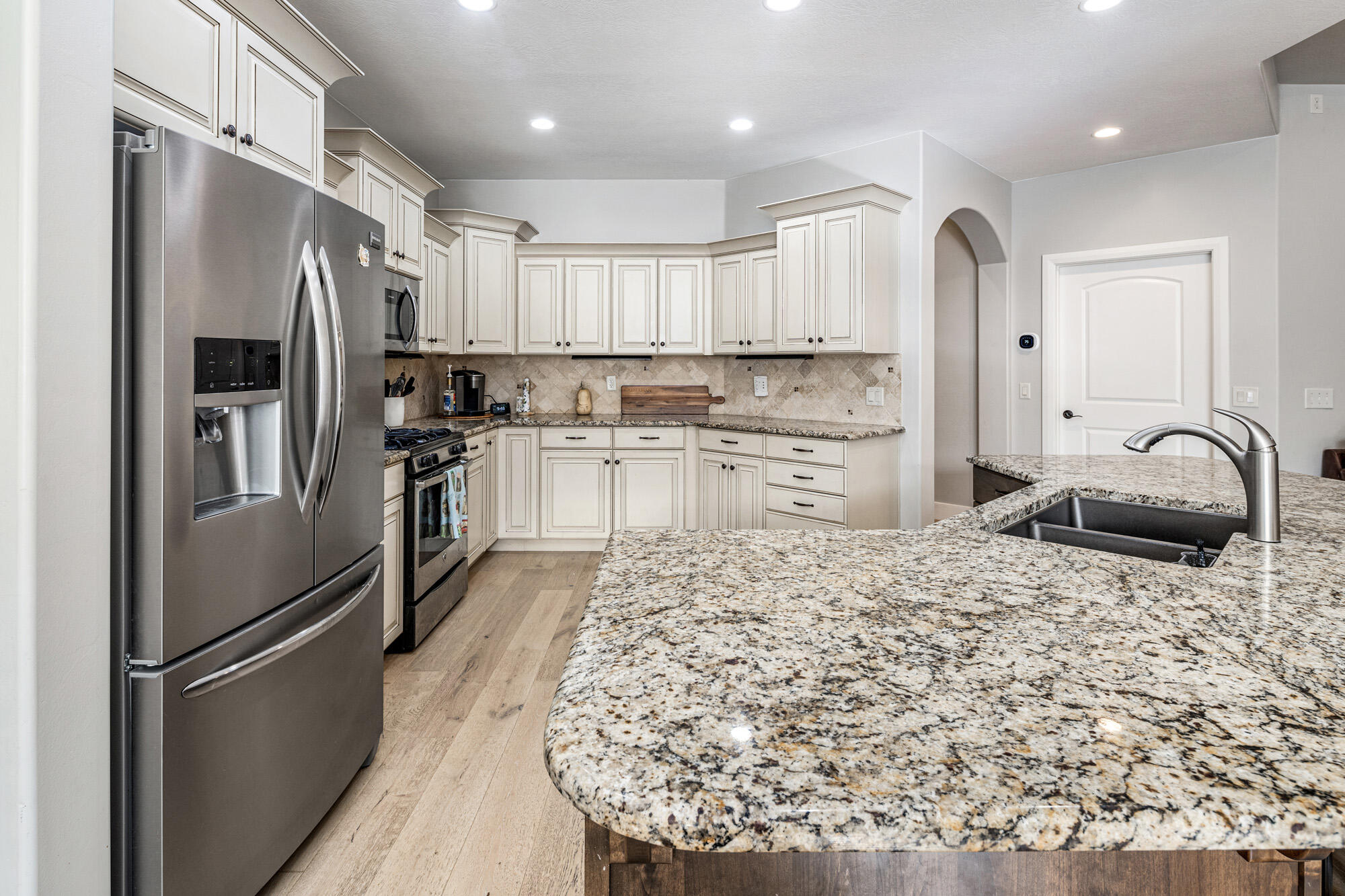 AVALLON AT MEADOWOOD - Residential