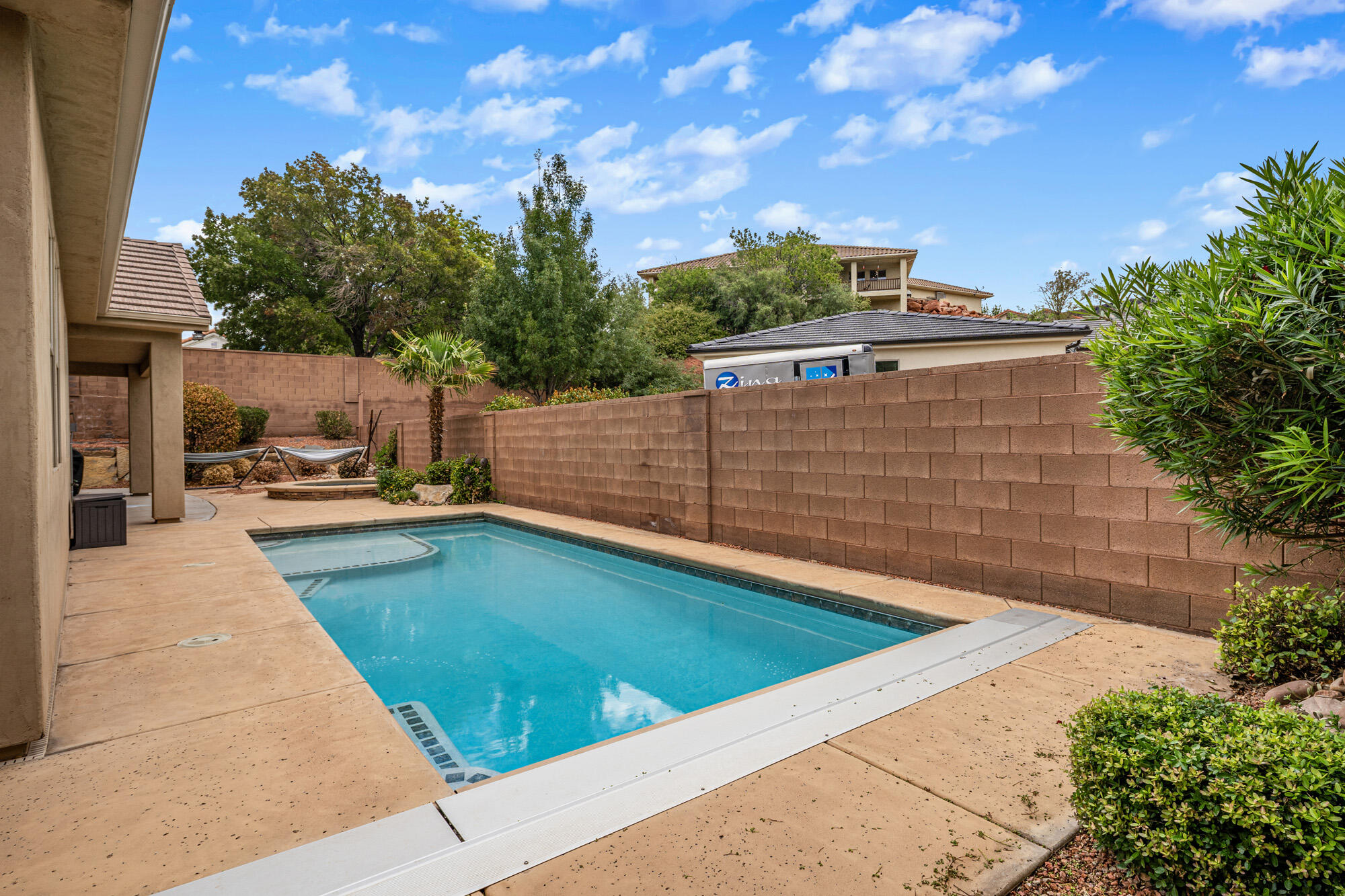 AVALLON AT MEADOWOOD - Residential