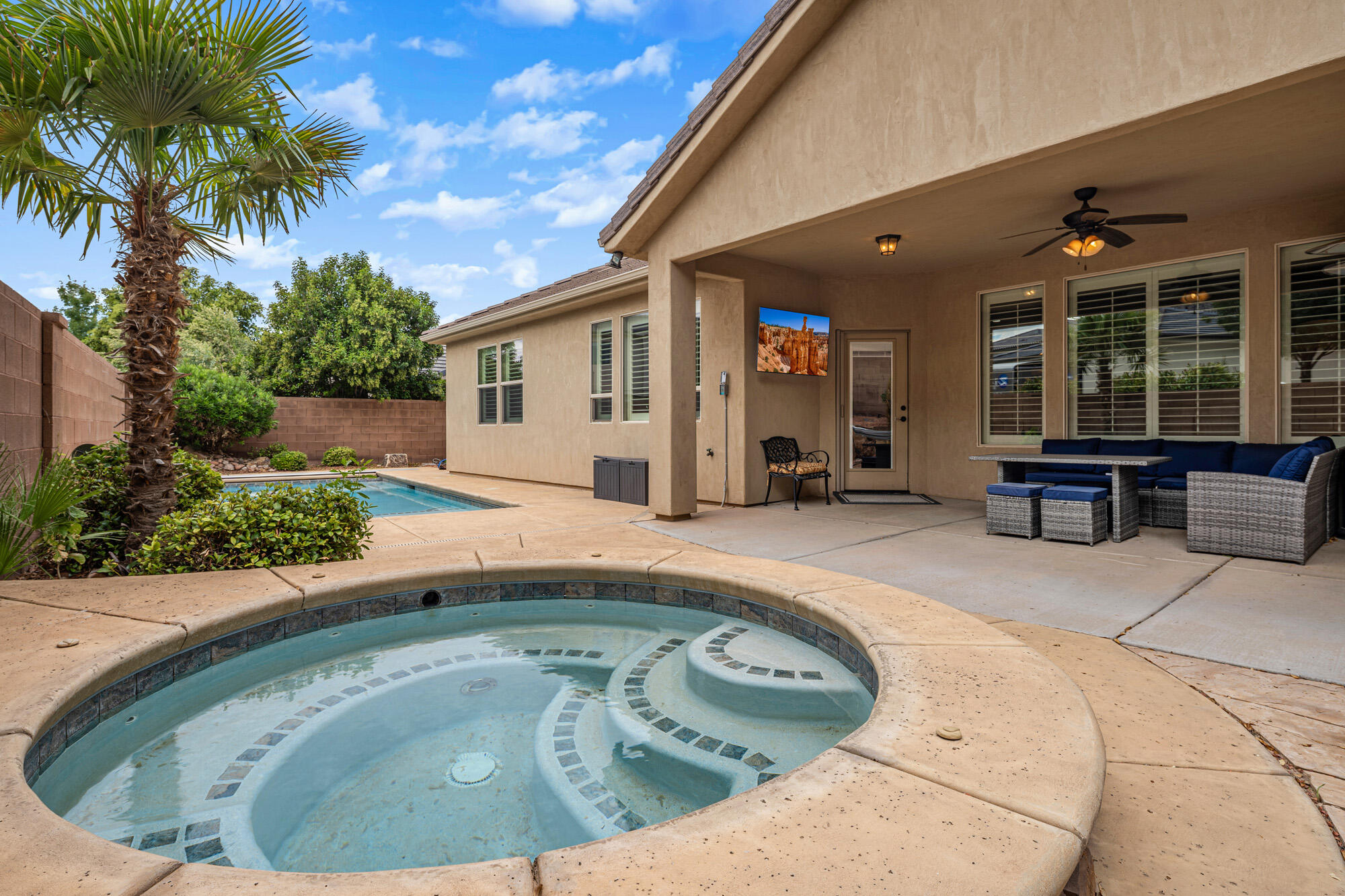 AVALLON AT MEADOWOOD - Residential