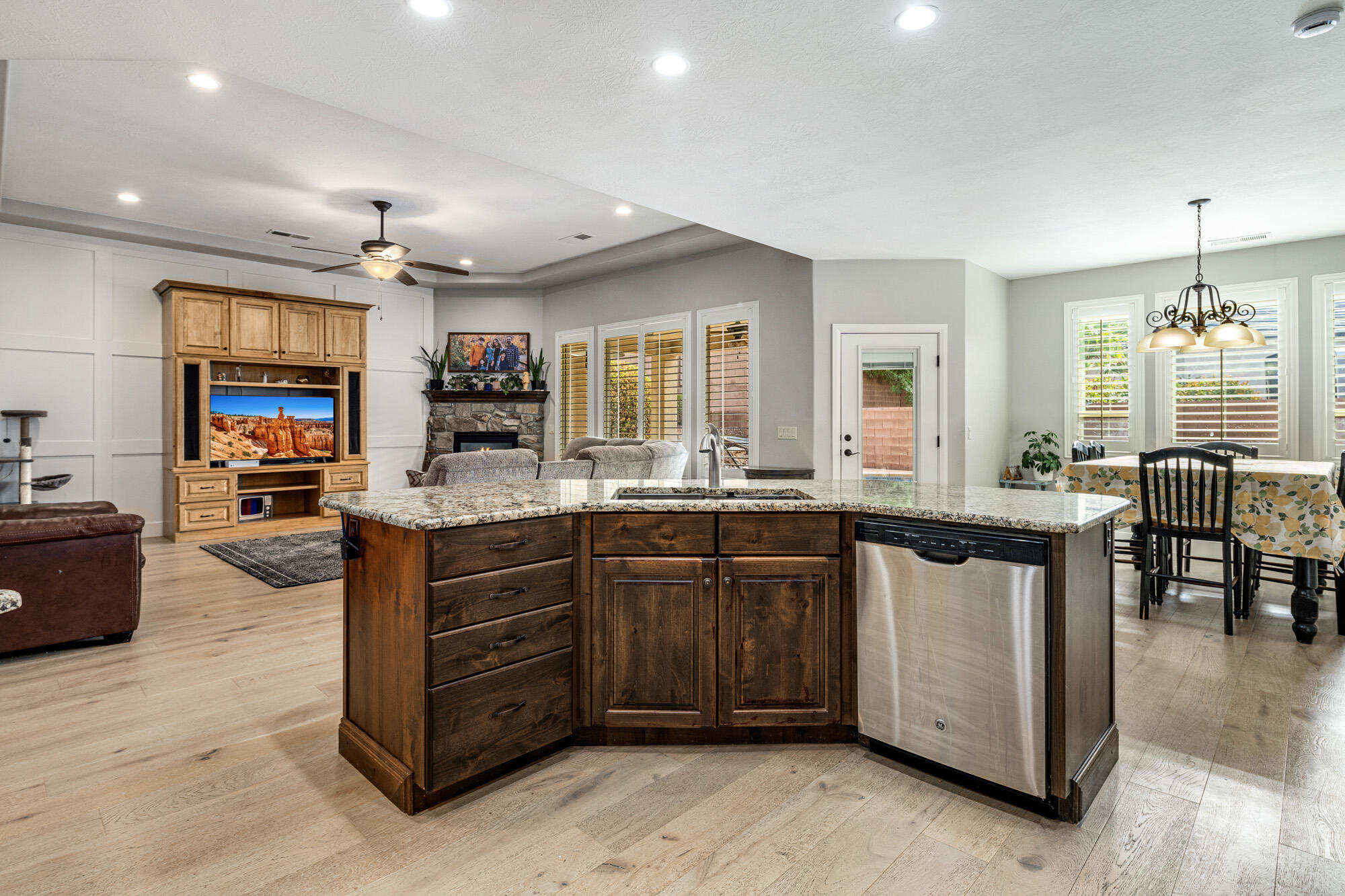 AVALLON AT MEADOWOOD - Residential