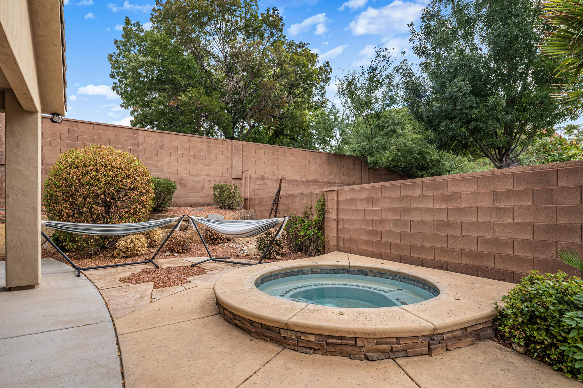 AVALLON AT MEADOWOOD - Residential