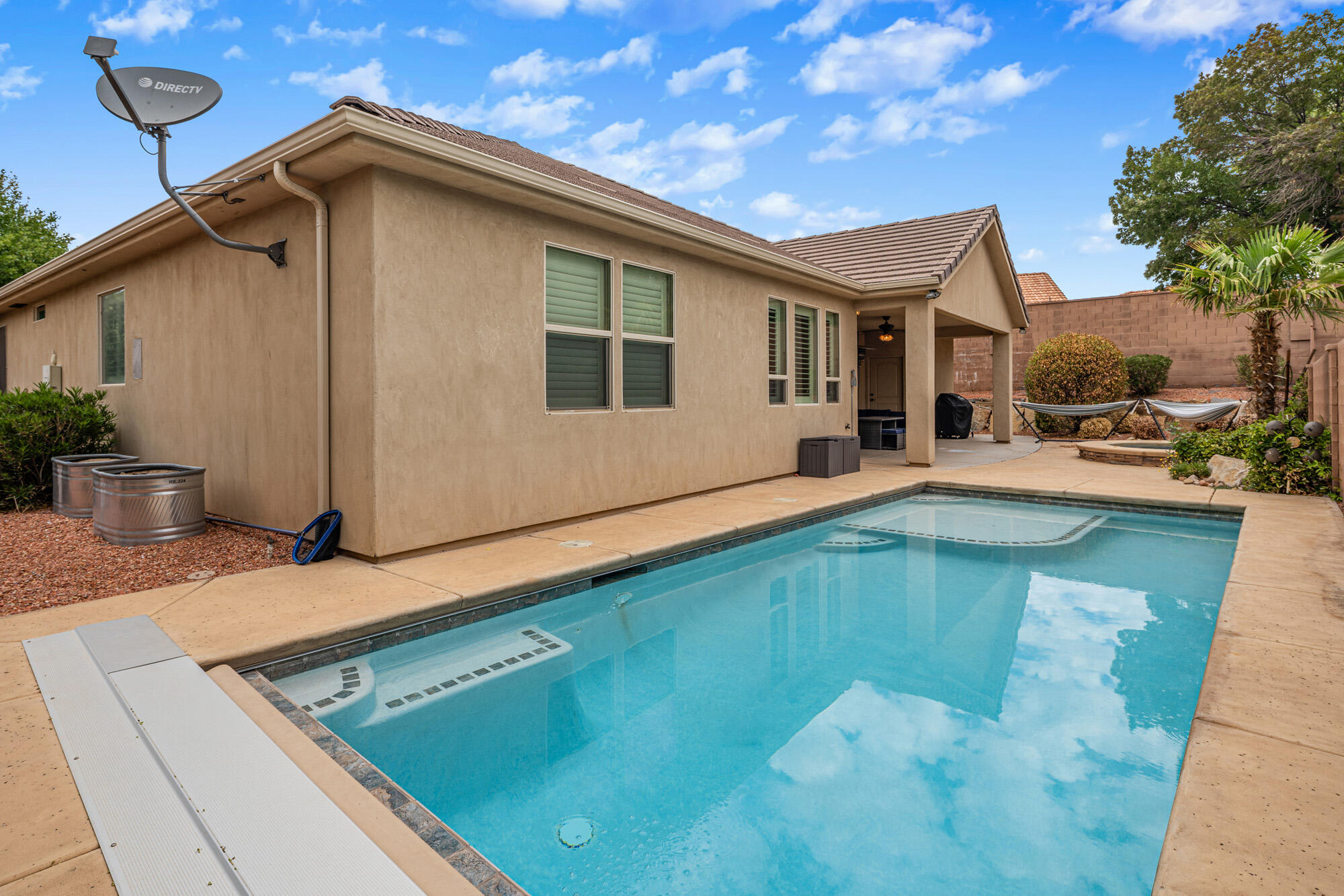 AVALLON AT MEADOWOOD - Residential