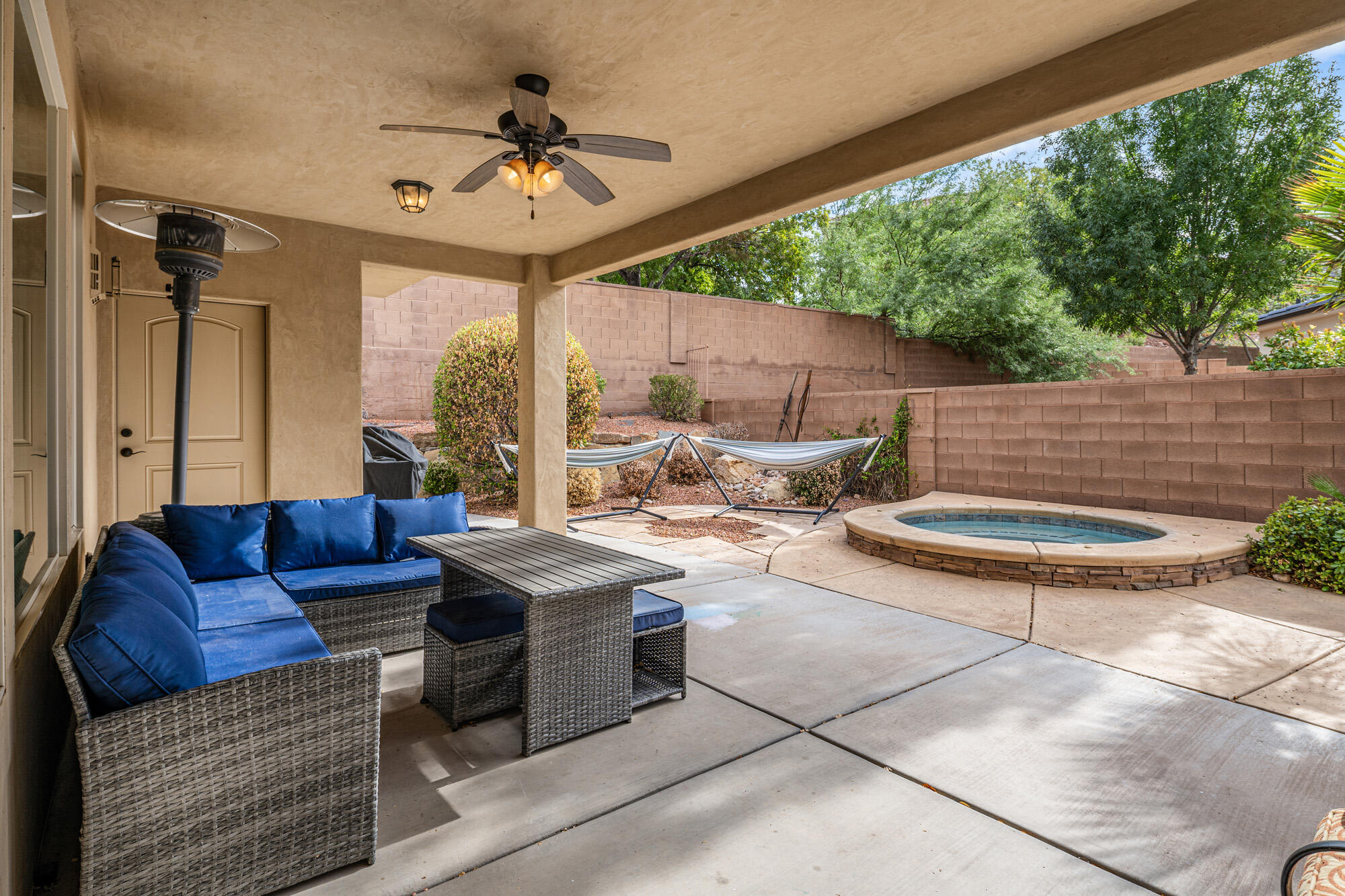 AVALLON AT MEADOWOOD - Residential