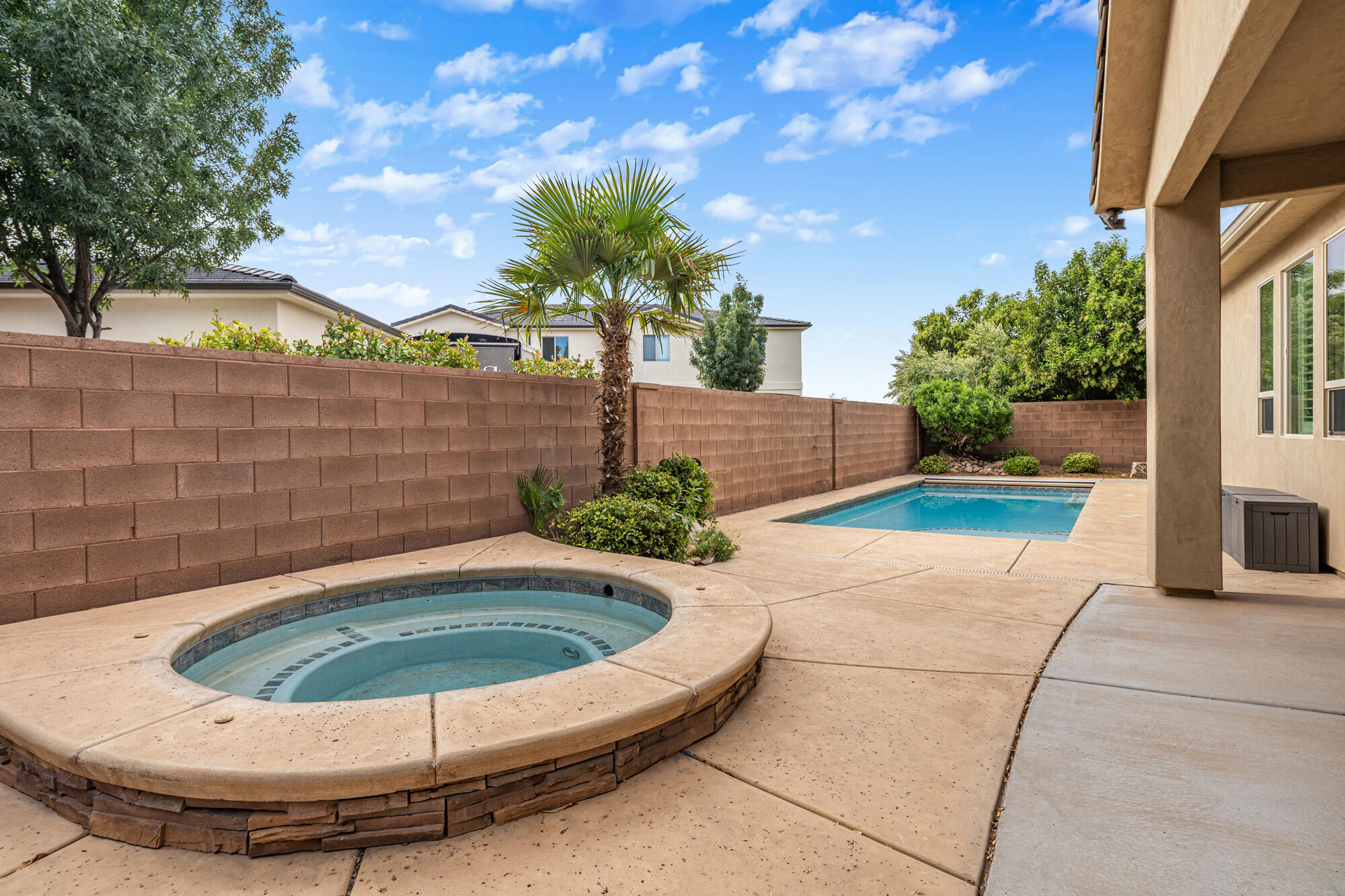 AVALLON AT MEADOWOOD - Residential