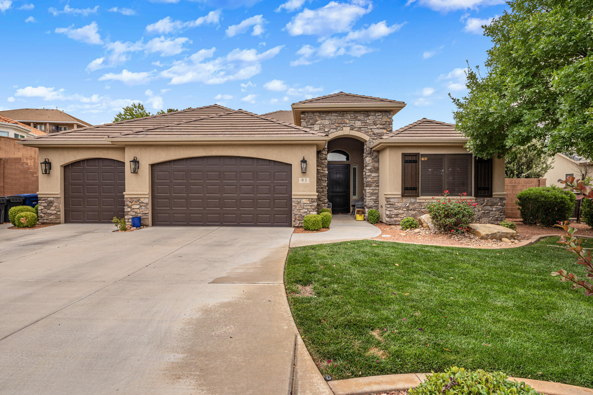 AVALLON AT MEADOWOOD - Residential